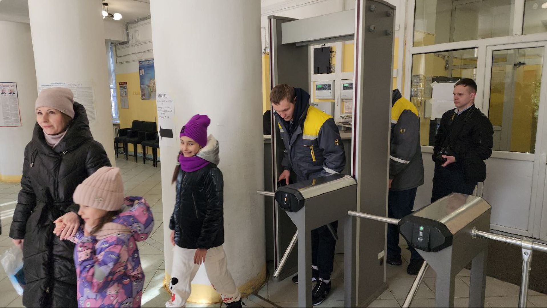 выборы президента 2024, голосование, трудовая династия, Владимир Серый, Станислав Серый, УИК 621,