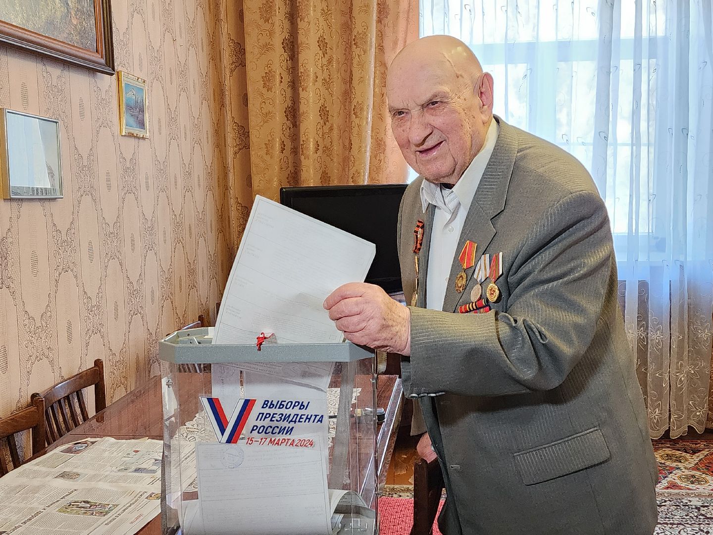 воскресенск, выборы президента 2024, голосование на дому, ветеран, жители, выборы 2024, выборы, выборы президента, выборы президента россии,