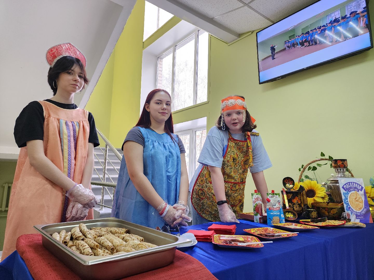 Выборы, блины, Ростовые куклы,