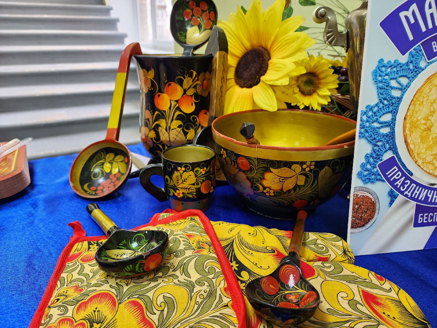 Выборы, блины, Ростовые куклы,