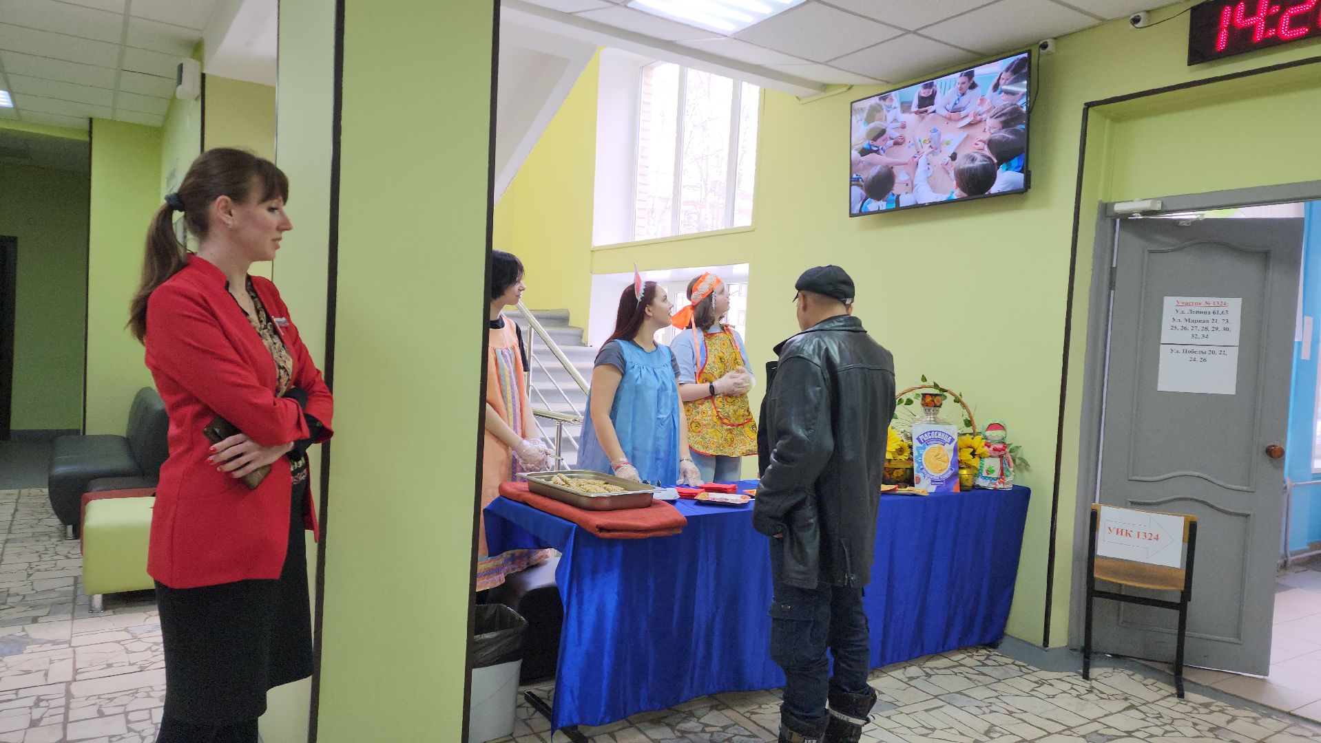 Выборы, блины, Ростовые куклы,