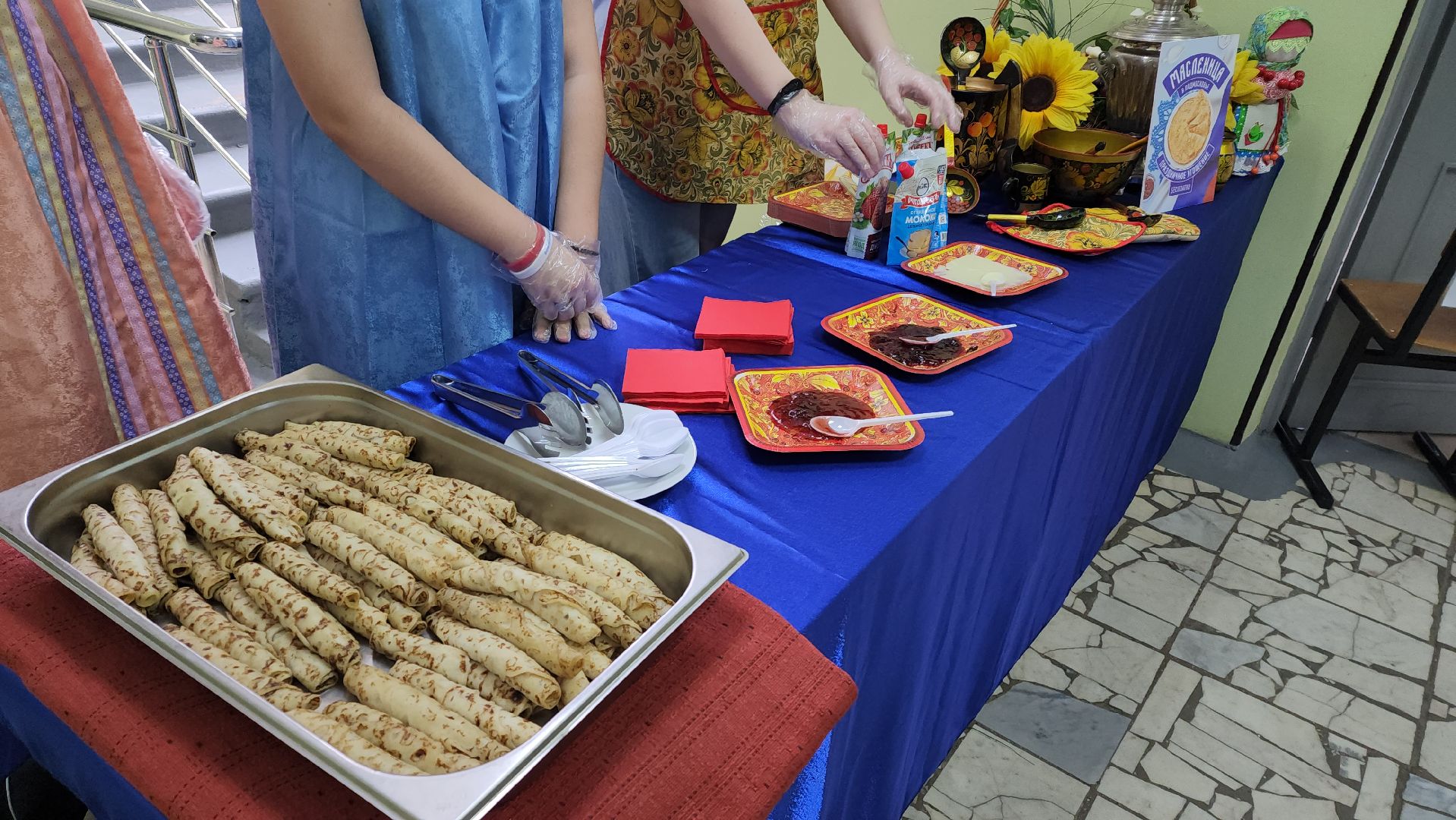 Выборы, блины, Ростовые куклы,