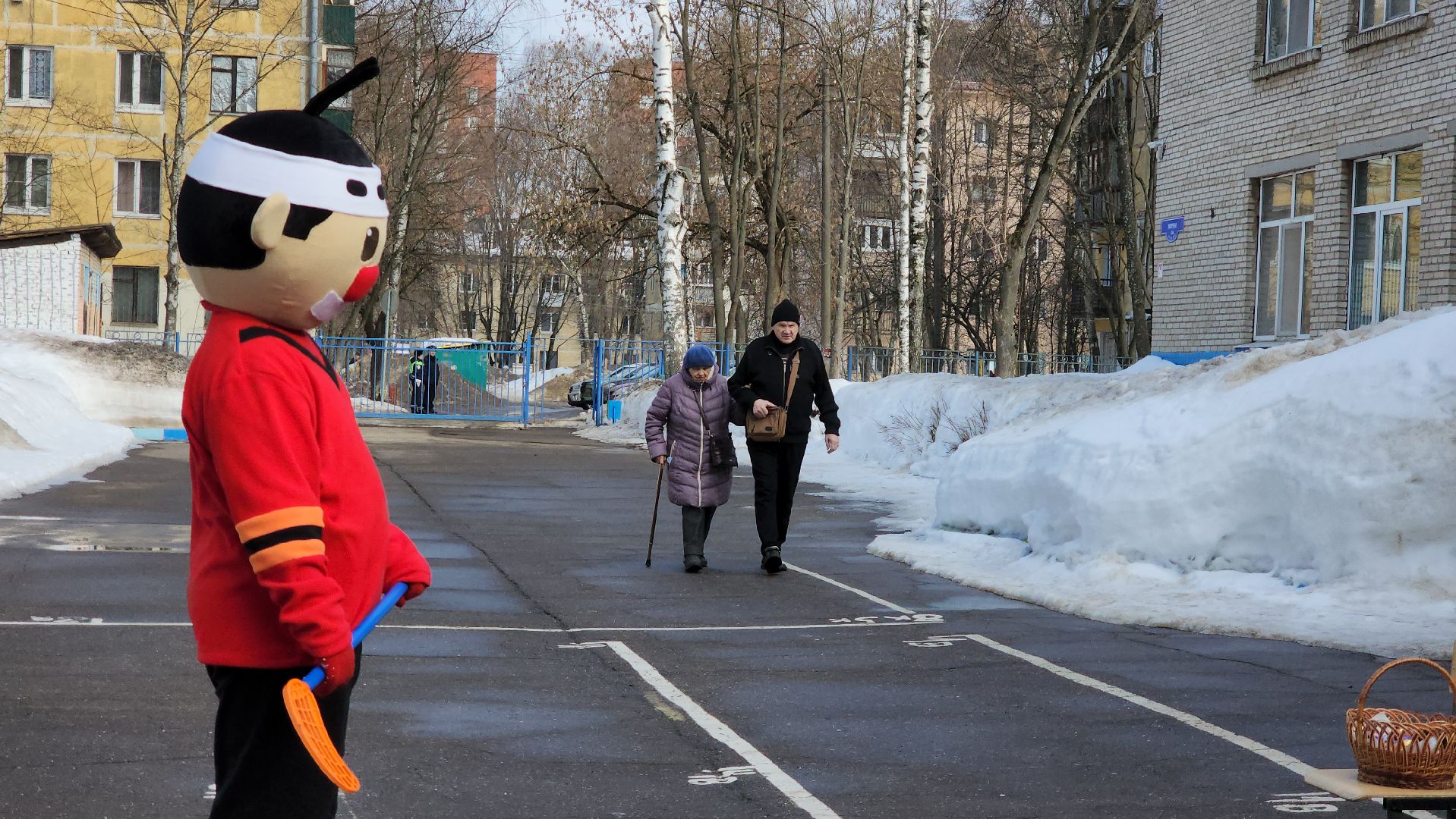 Выборы, блины, Ростовые куклы,