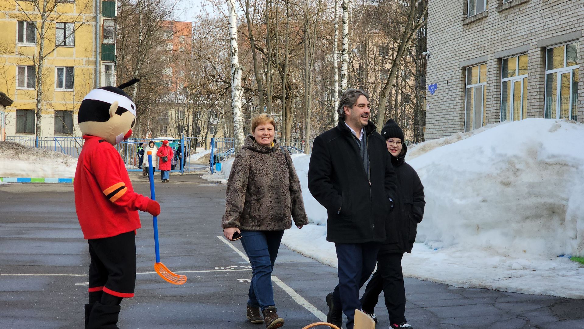 Выборы, блины, Ростовые куклы,