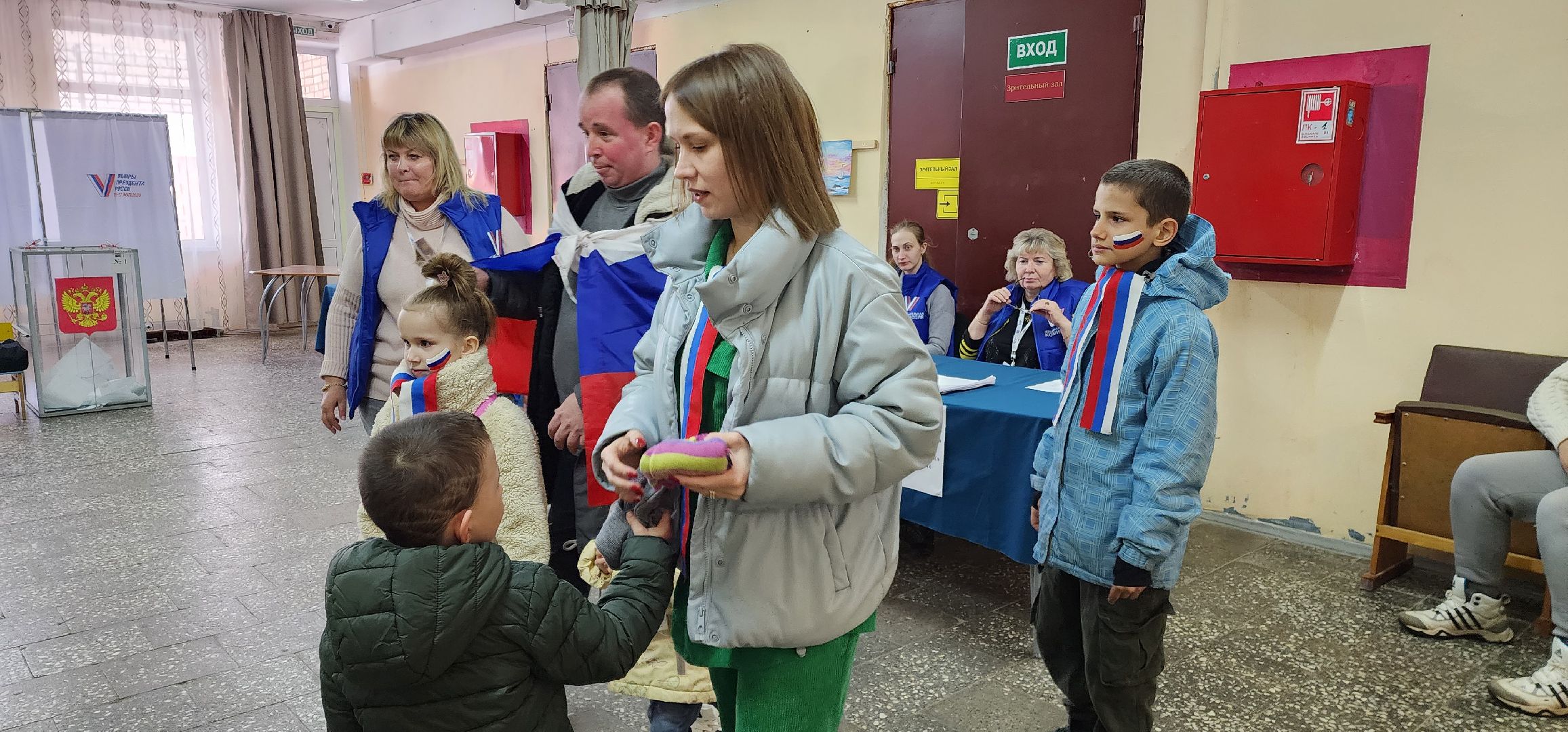 раменское, выборы 2024, голосует многодетная семья,