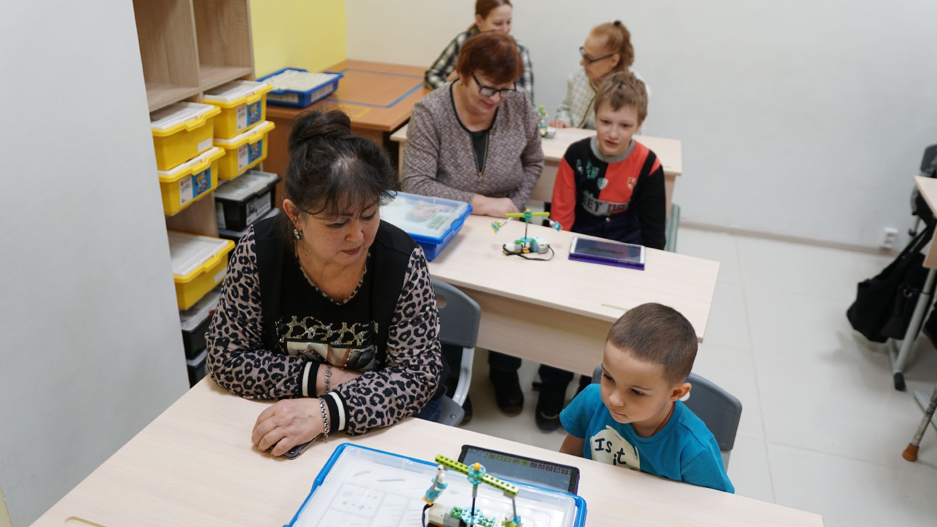 Егорьевск, роботы, соединяя поколения, бабушки, внуки, масленица, роботизированная карусель,