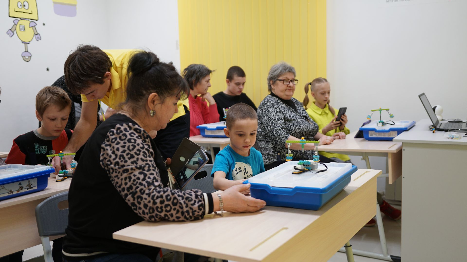 Егорьевск, роботы, соединяя поколения, бабушки, внуки, масленица, роботизированная карусель,