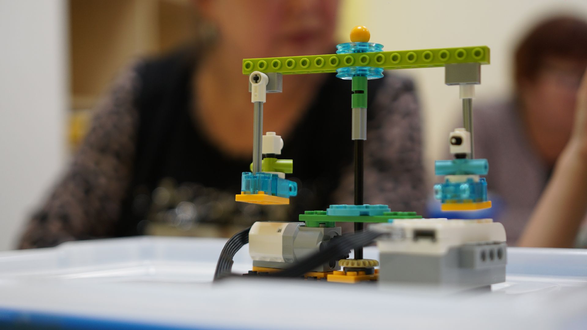 Егорьевск, роботы, соединяя поколения, бабушки, внуки, масленица, роботизированная карусель,