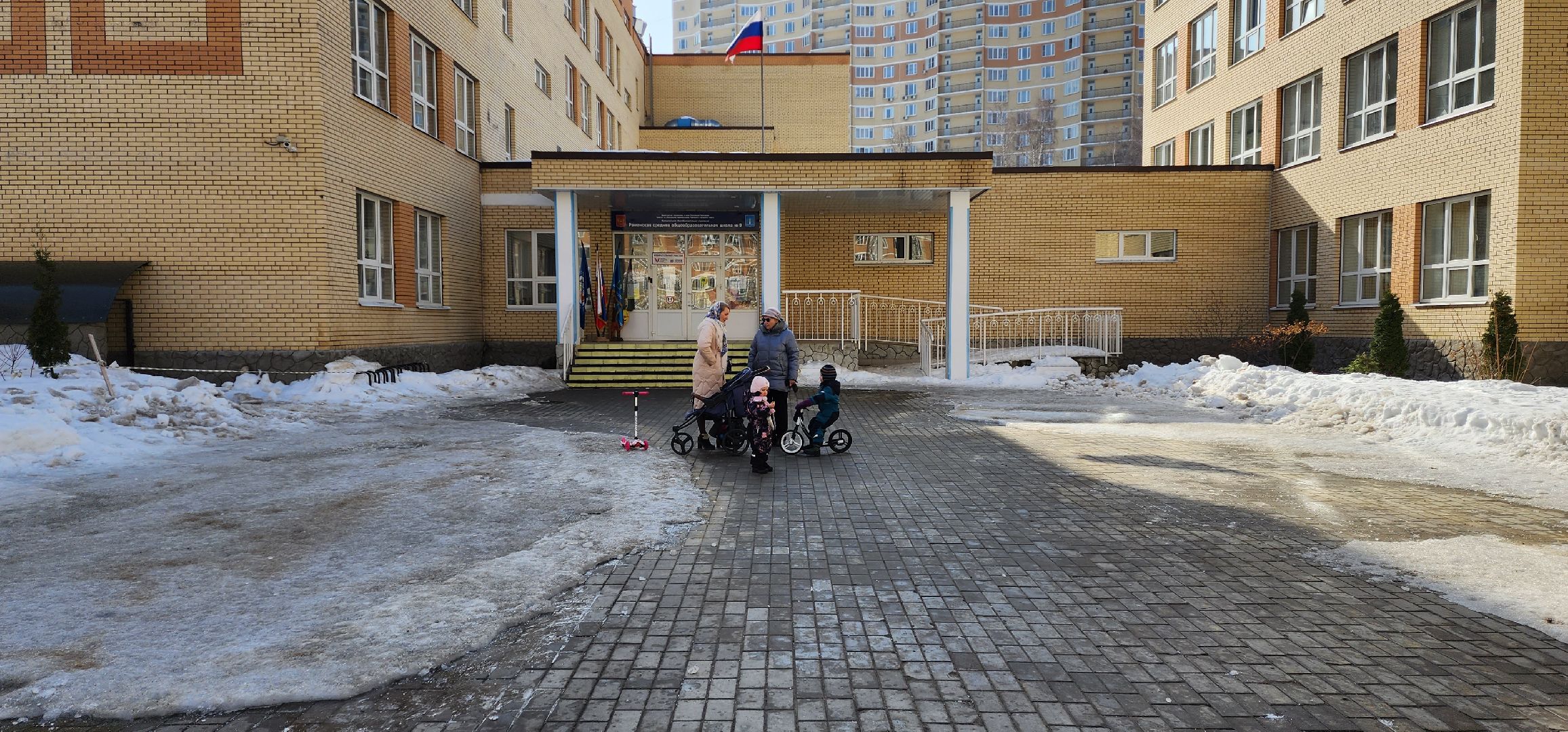 раменское, выборы 2024, многодетная мама проголосовала на избирательном участке в раменском,