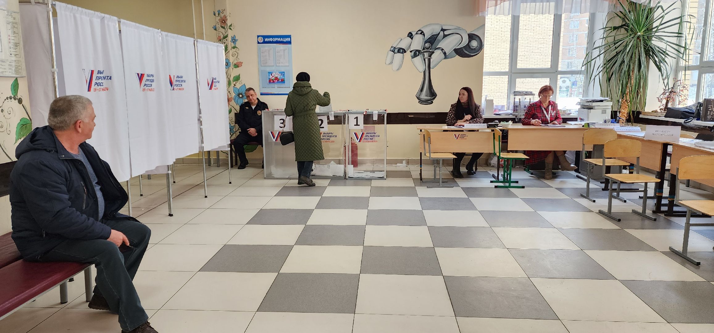 раменское, выборы 2024, многодетная мама проголосовала на избирательном участке в раменском,