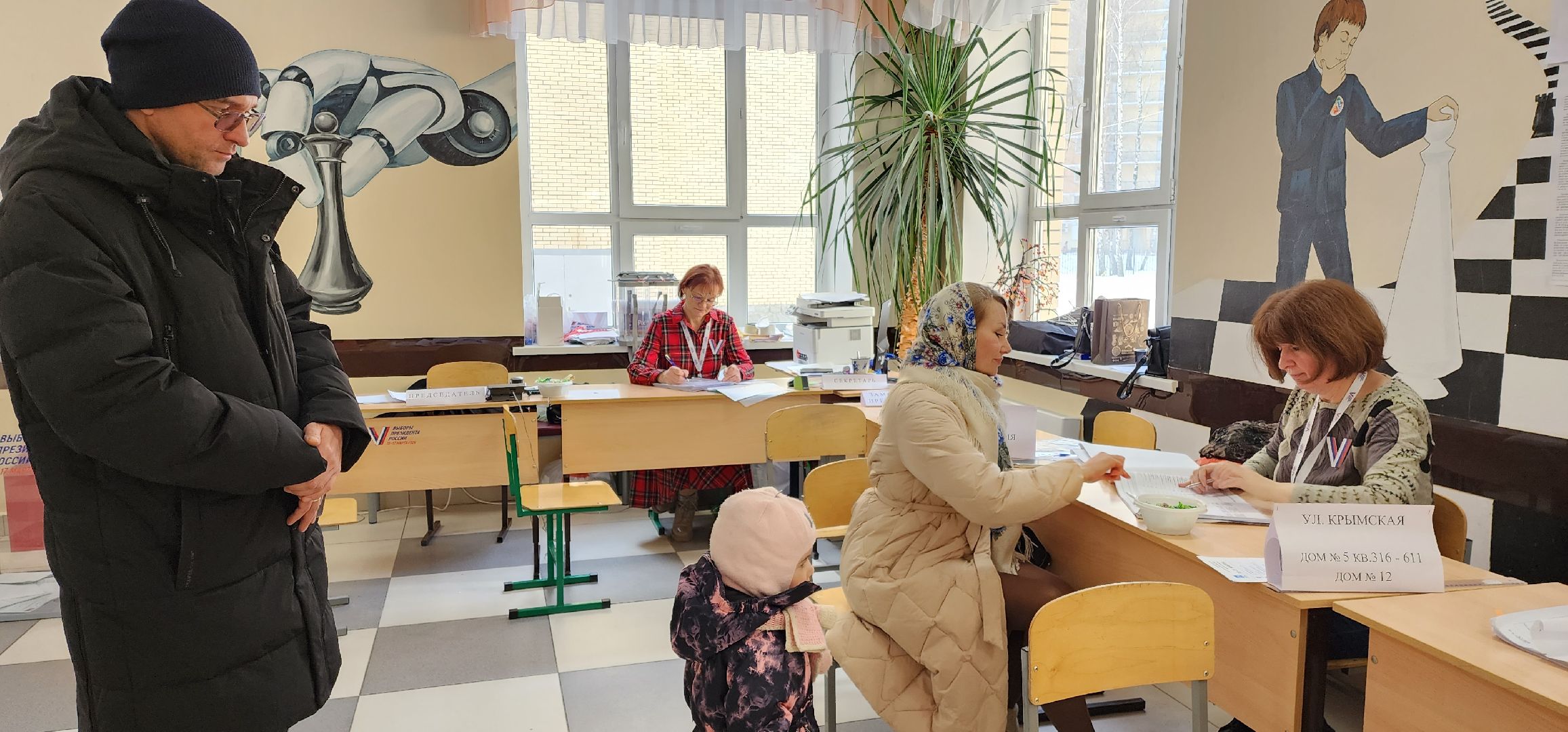 раменское, выборы 2024, многодетная мама проголосовала на избирательном участке в раменском,