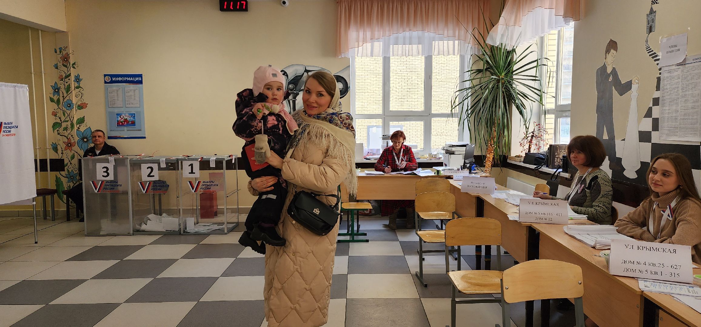 раменское, выборы 2024, многодетная мама проголосовала на избирательном участке в раменском,