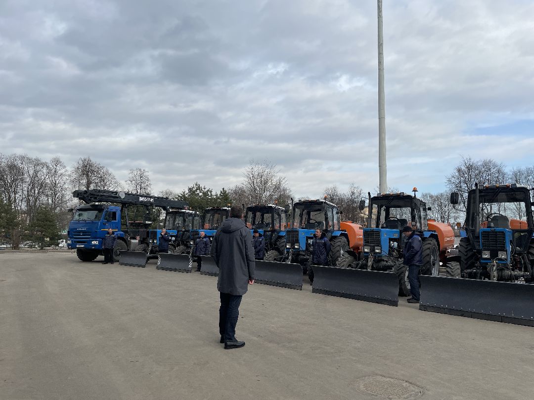 Техника, трактор, ЖКХ