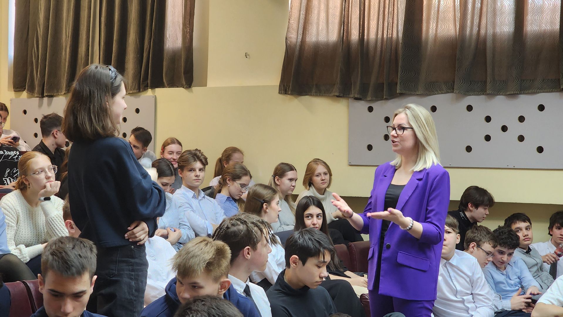 Подмосковье, Домодедово, Психолог, психологический тренинг, психология, Ассоциация психологов Подмосковья, Гимназия 5, встреча с молодежью, школа, Школьники, открытый диалог,