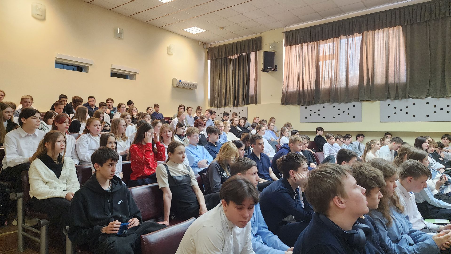 Подмосковье, Домодедово, Психолог, психологический тренинг, психология, Ассоциация психологов Подмосковья, Гимназия 5, встреча с молодежью, школа, Школьники, открытый диалог,