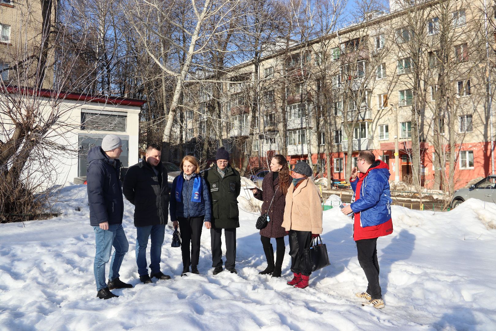 обсуждение с жителями, детская площадка,