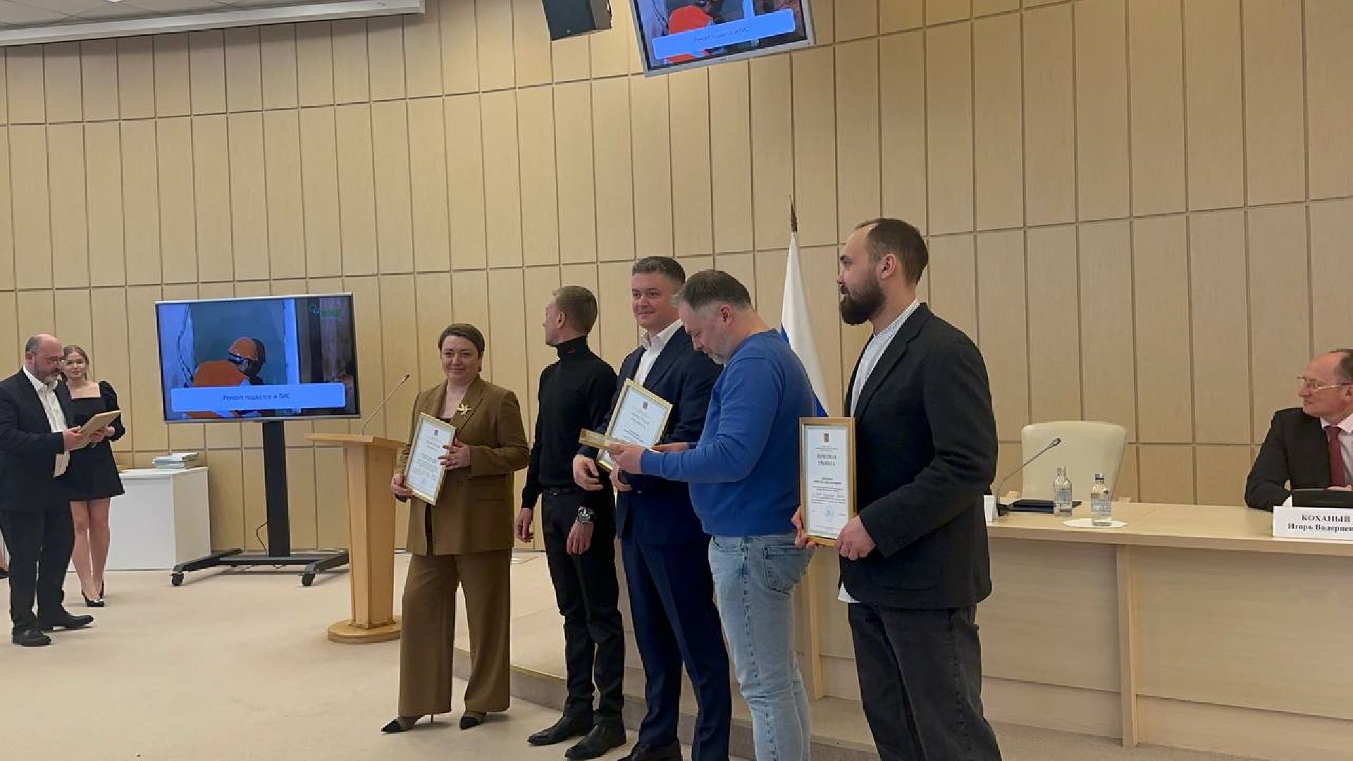 ДПМО, Дом правительства Московской области, РИАМО, Региональное информационное агентство Московской области, проект Собкоры портала Региональное информационное агентство Московской области РИАМО, проект Собкоры РИАМО, Министр жилищно-коммунального хозяйства Московской области Антон Велиховский, Ксения Андрианова-Карцева, руководитель проекта Собкоры РИАМО Ксения Андрианова-Карцева, Красногорск, ЖКХ, награждение,Вице-губернатор Московской области Евгений Хромушин, Глава телеканала 360 Алексей Каклюгин,