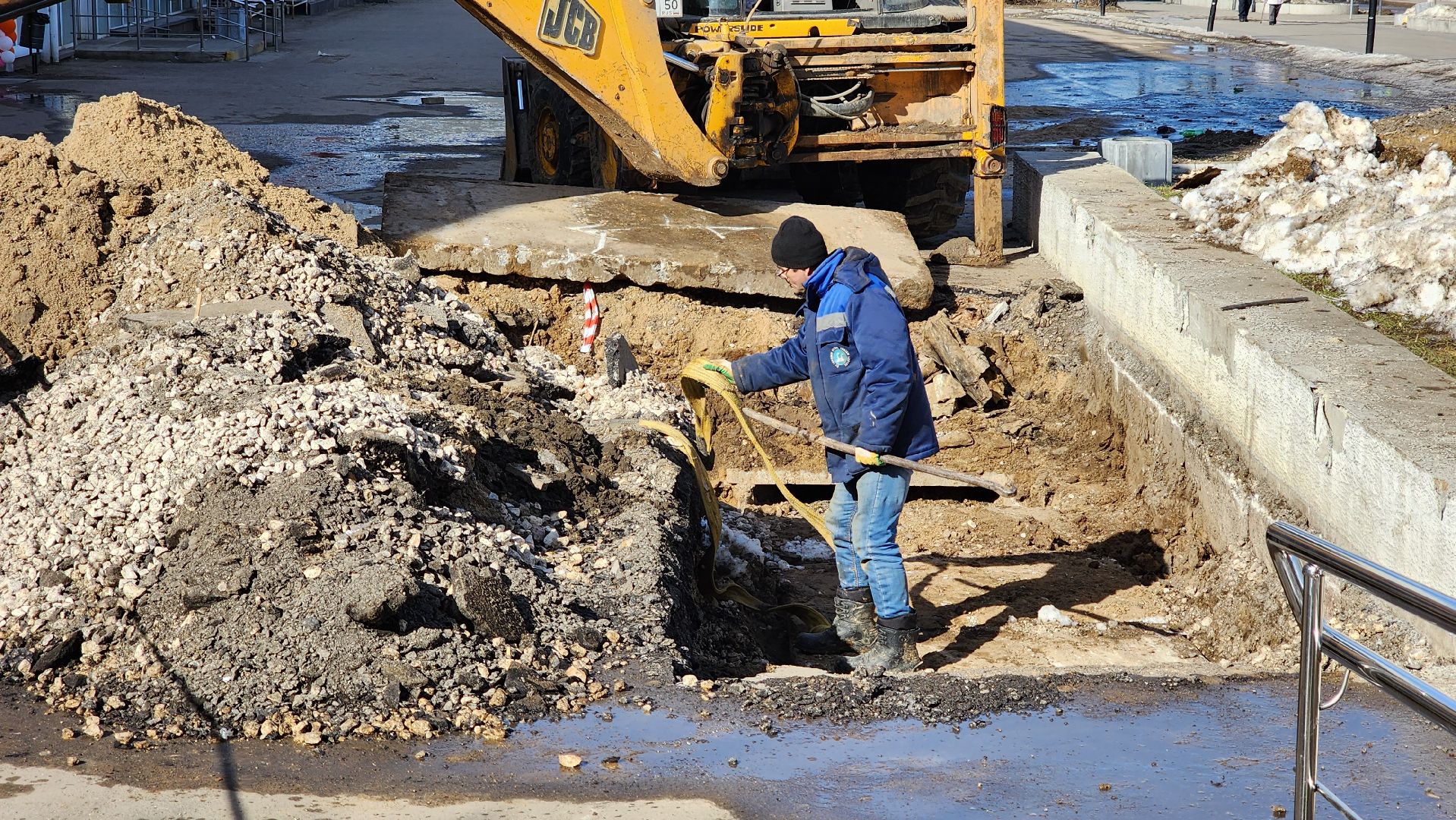 кашира, авария, теплоснабжение, трубопровод, аварийный ремонт, муп теплосеть, горячая вода,