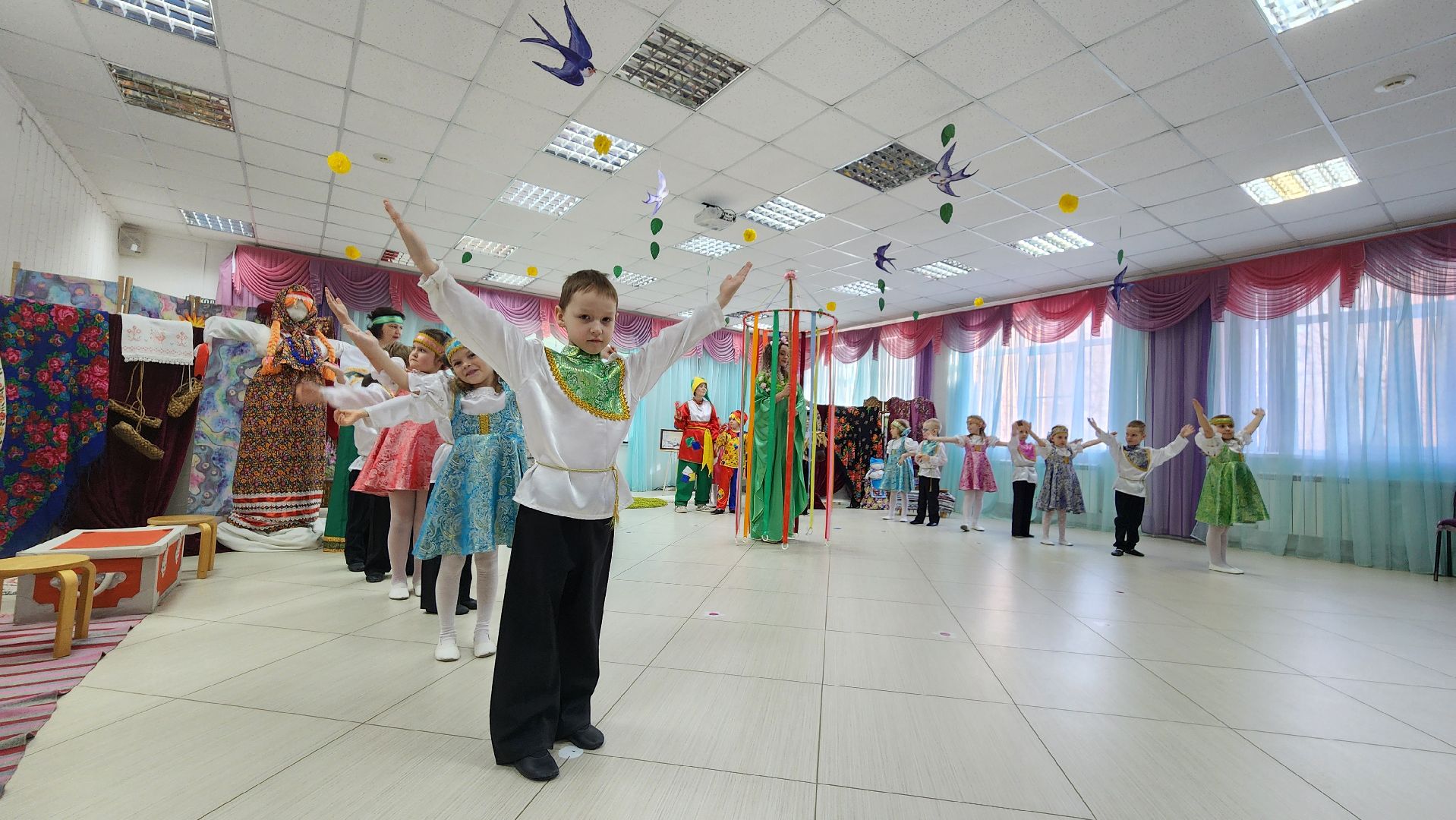 галерея в саду, образование, дети, искуство, детский сад,