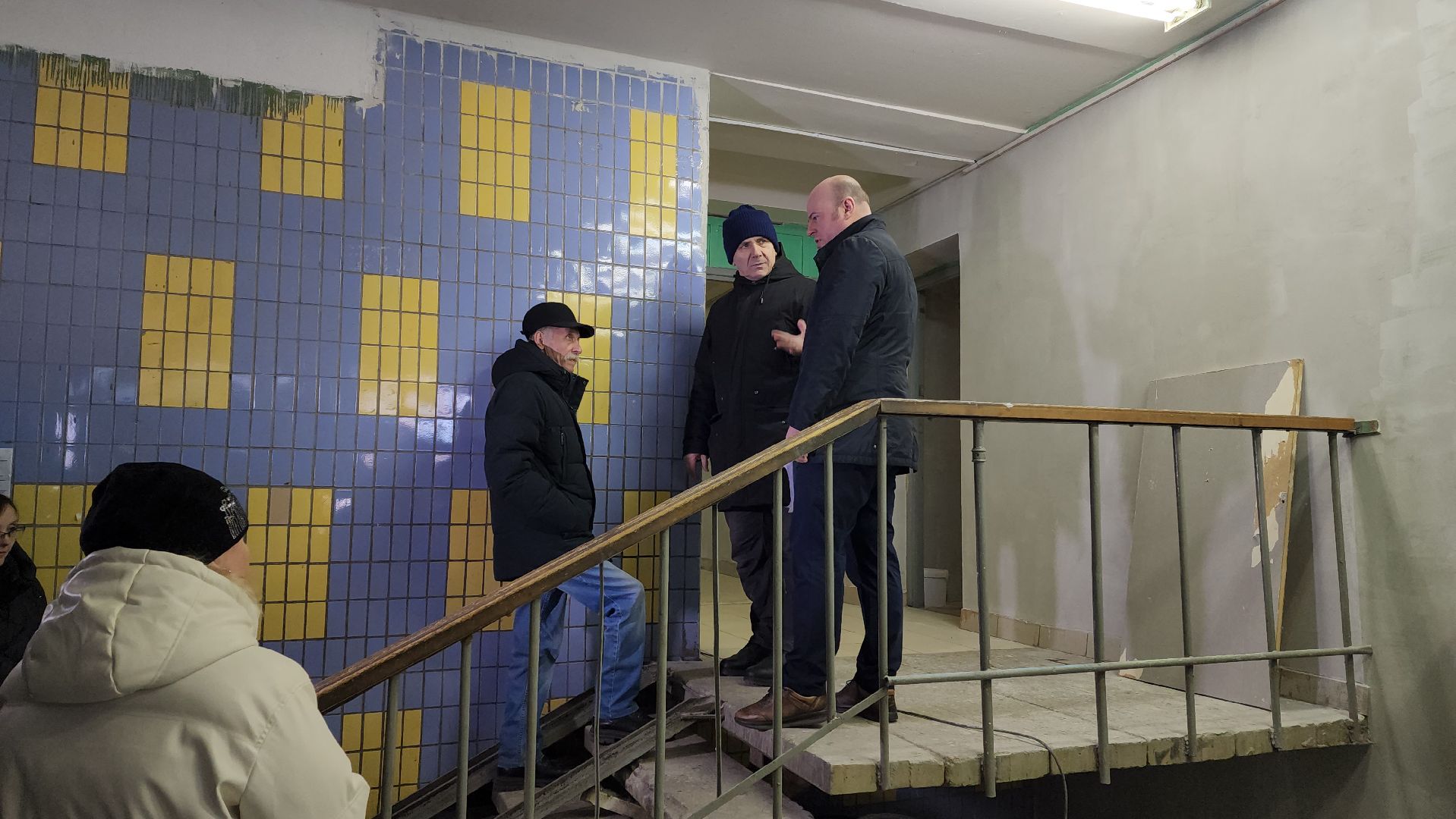 рейд с главой, ремонт подъезда, встреча с жителями,