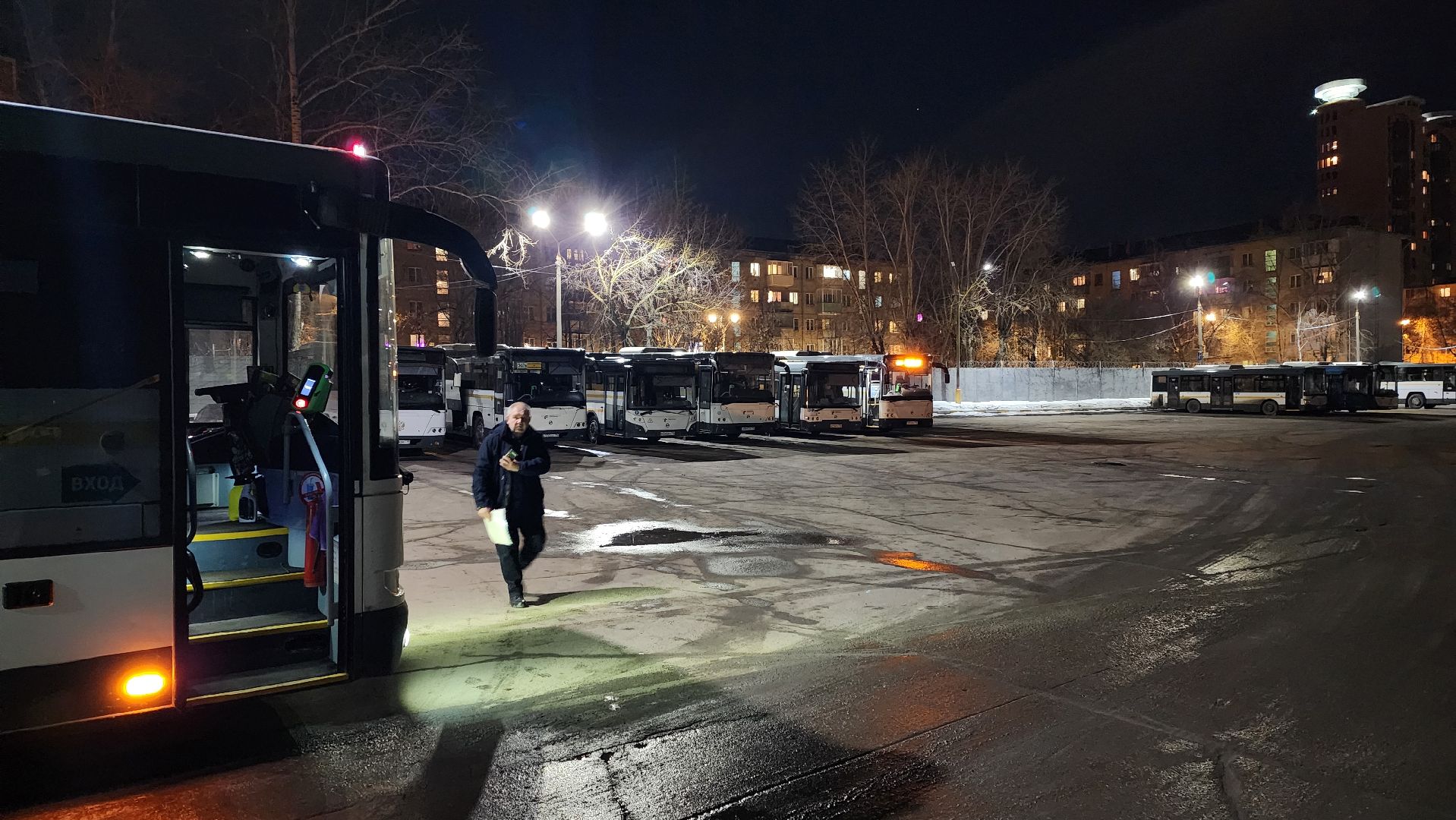 водитель автобуса, рюкзак, деньги, пассжир, находка, аэропорт Жуковский, Артем Хрзоян,