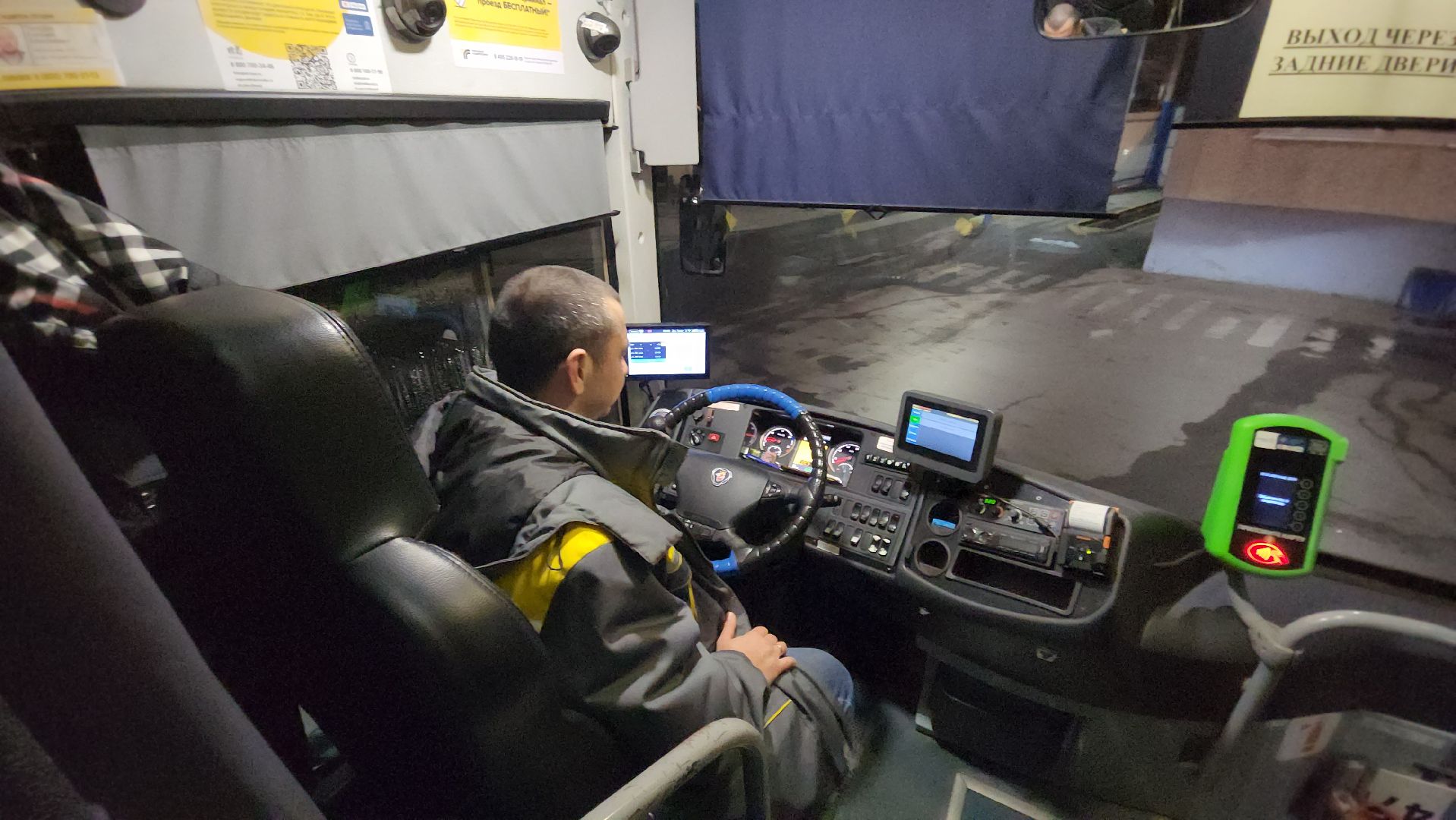 водитель автобуса, рюкзак, деньги, пассжир, находка, аэропорт Жуковский, Артем Хрзоян,