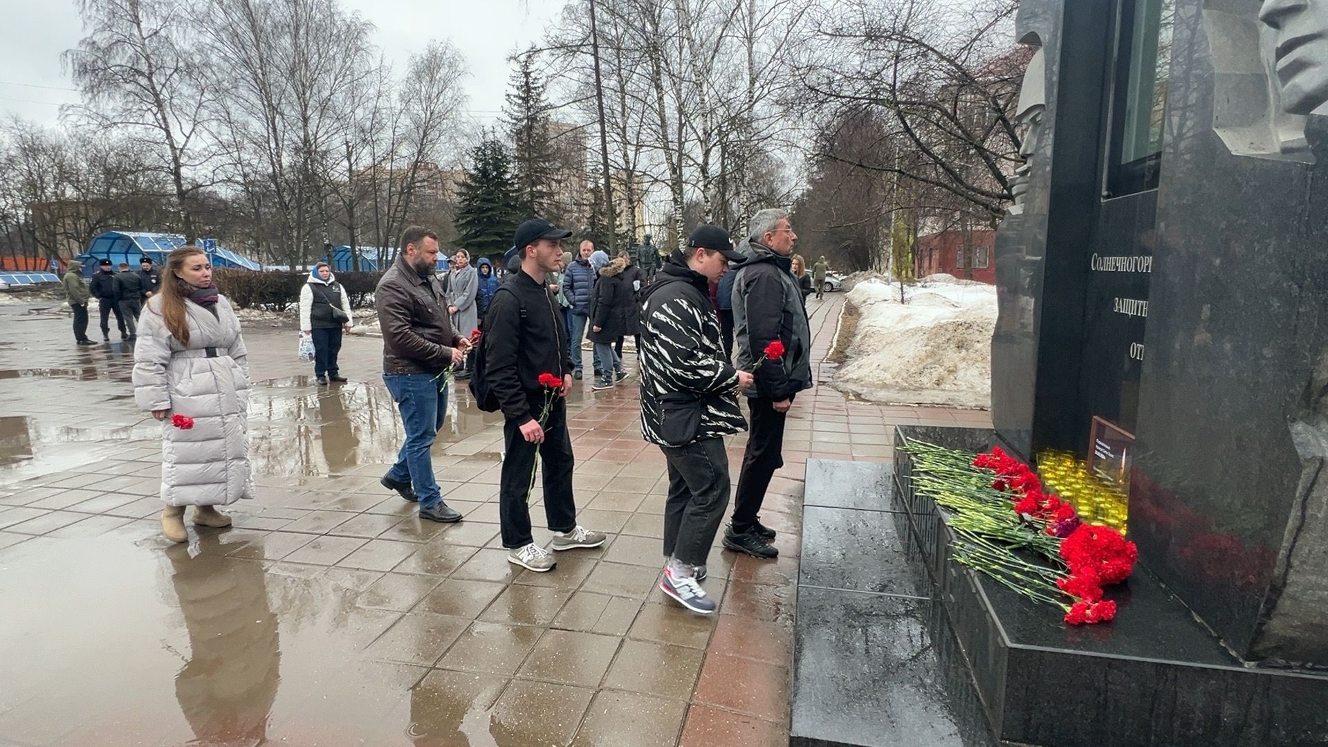 Солнечногорск, Теракт, Мемориал, Цветы, стихийный мемориал,