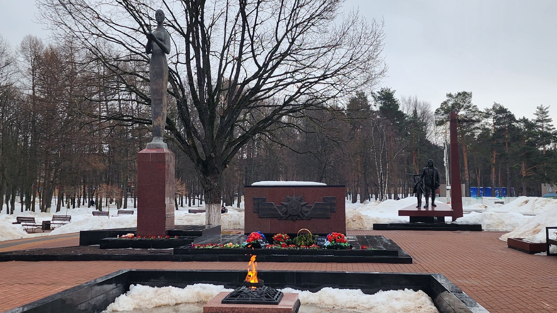 мемориал, стихийный мемориал, вечный огонь, свечи, цветы,теракт,