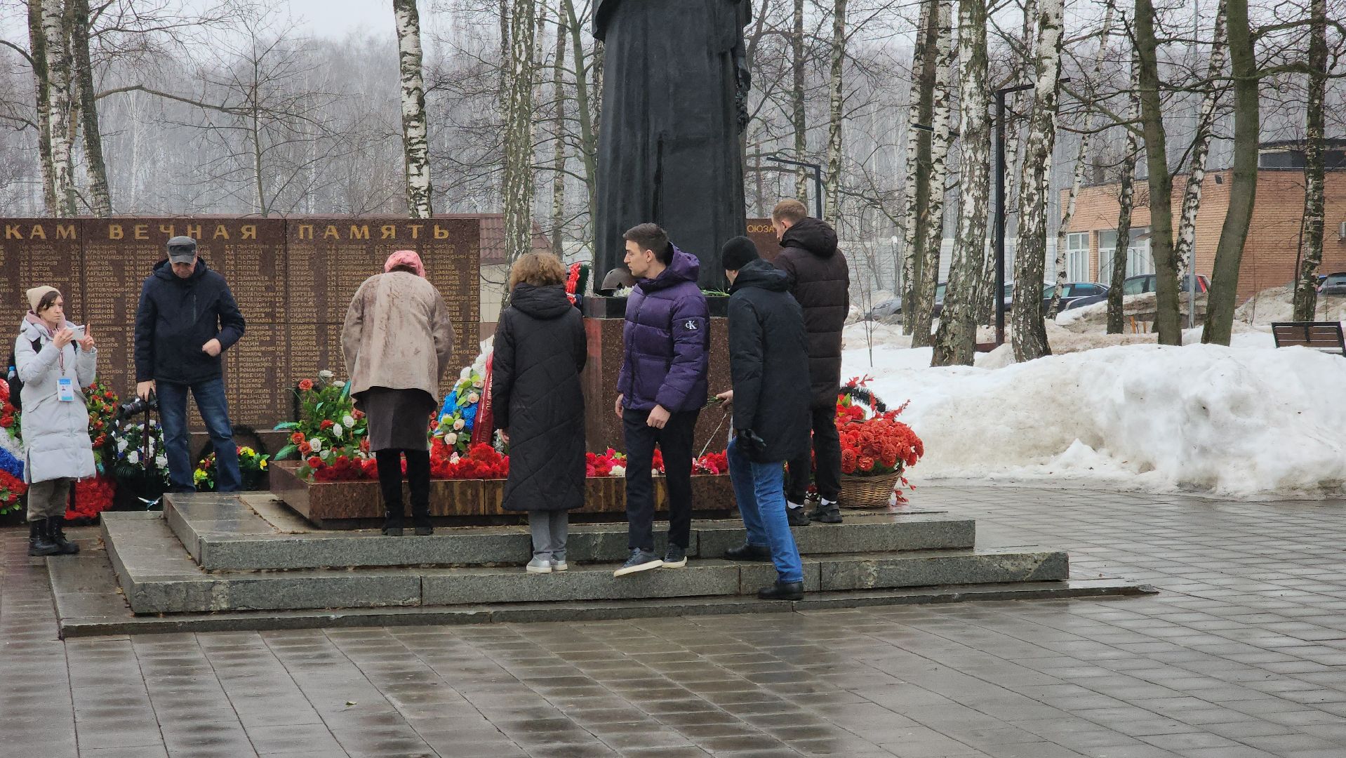 долгопрудный, крокус сити, скорбим, молодая гвардия, молодая гвардия подмосковья, молодежь,возложение цветов,теракт,