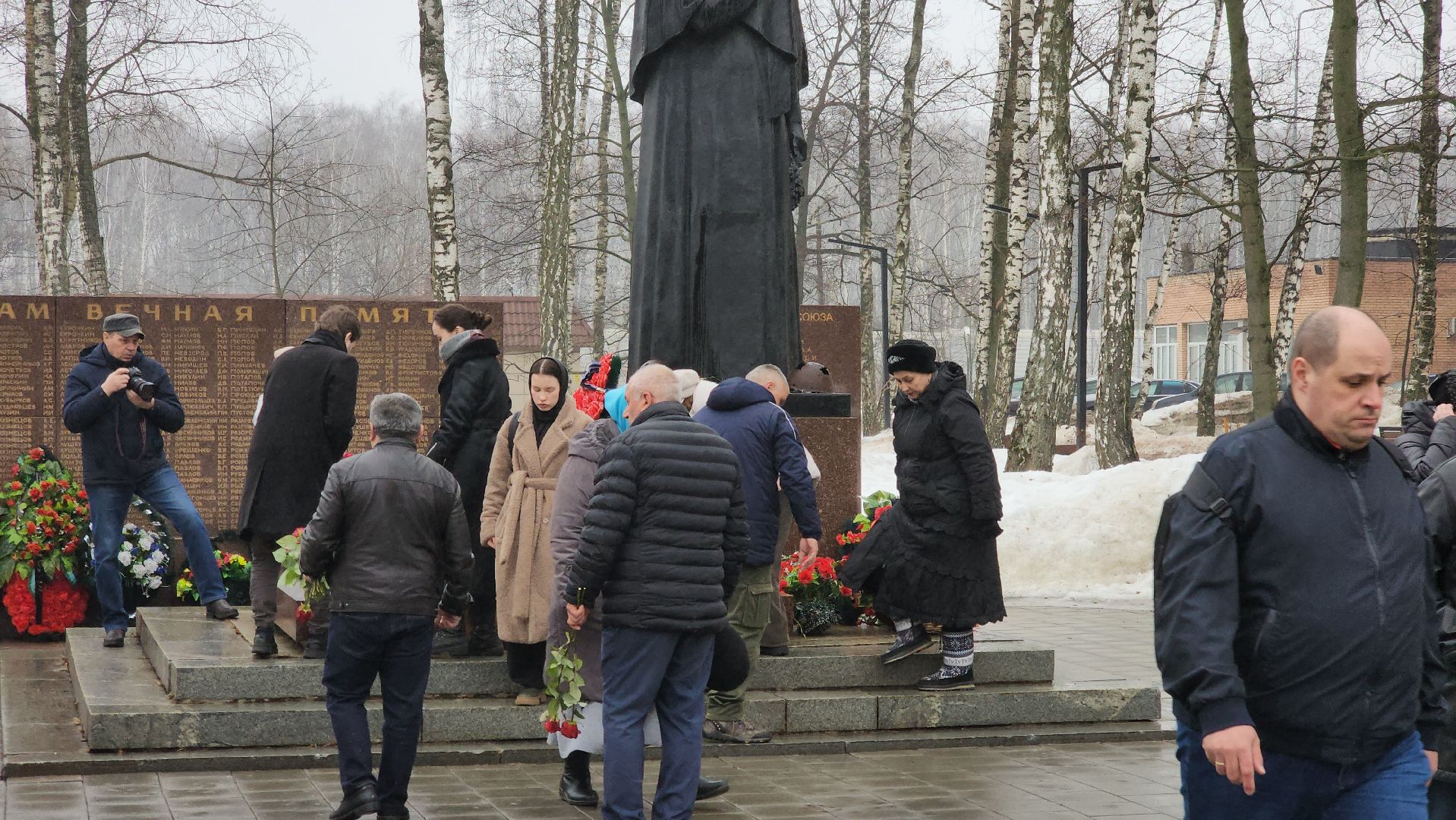долгопрудный, крокус сити, скорбим, молодая гвардия, молодая гвардия подмосковья, молодежь,возложение цветов,теракт,