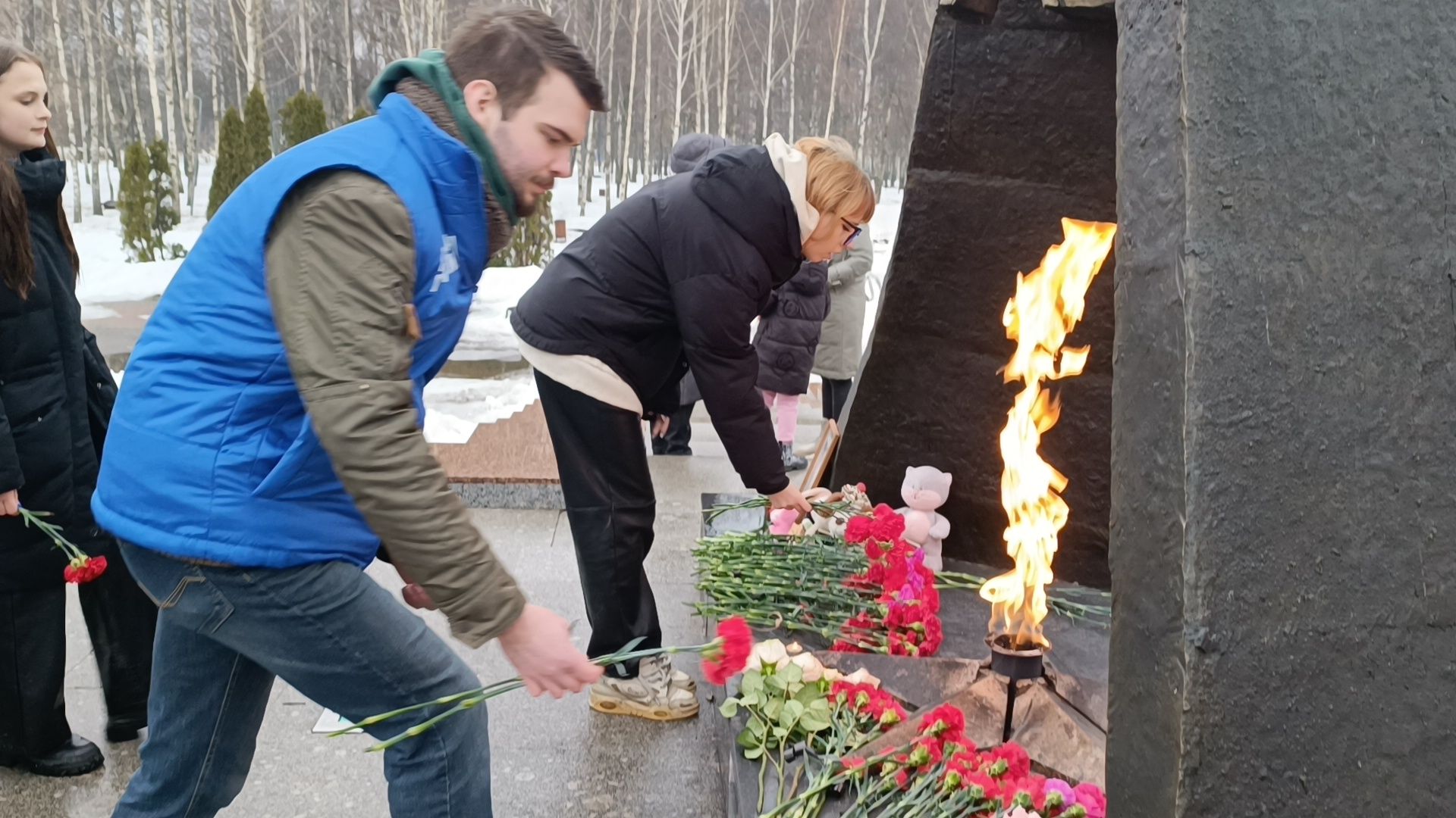 молодая гвардия, цветы, лобня, крокус сити холл,теракт,