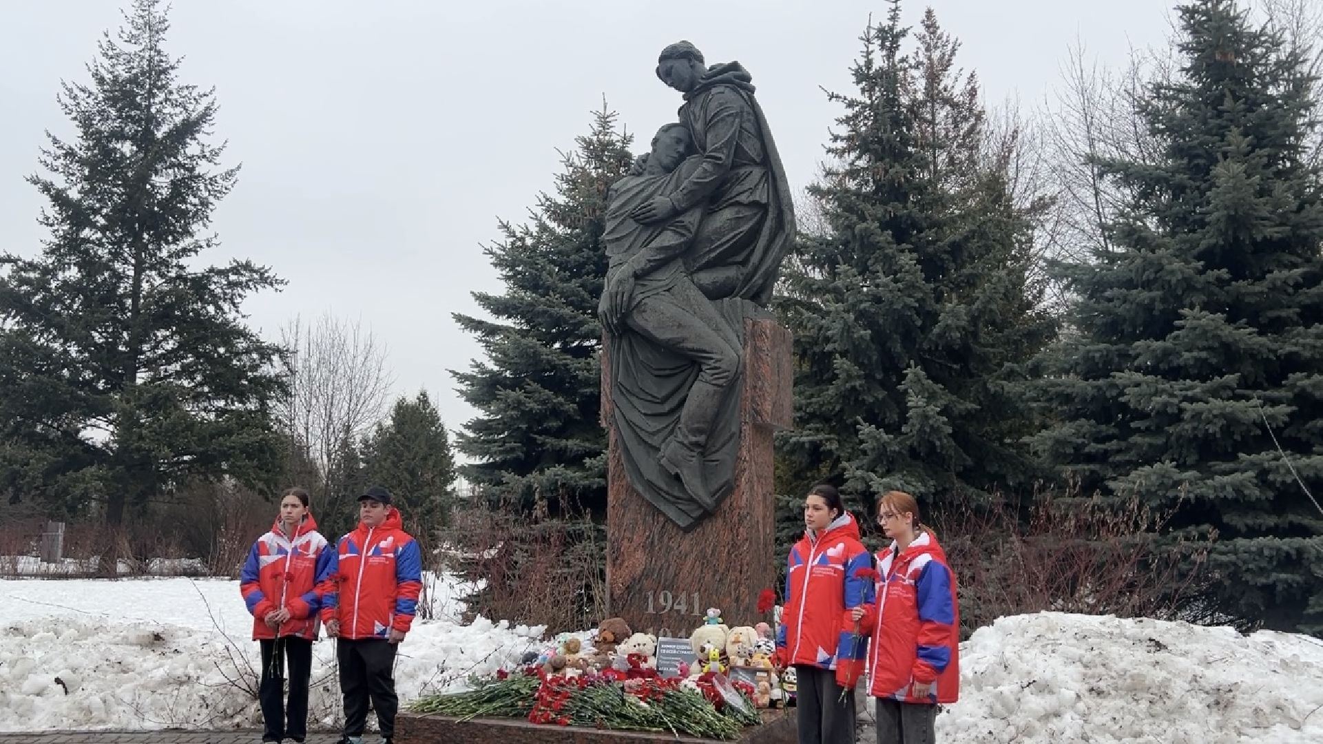 химки, крокус сити холл, стихийный мемориал, теракт,