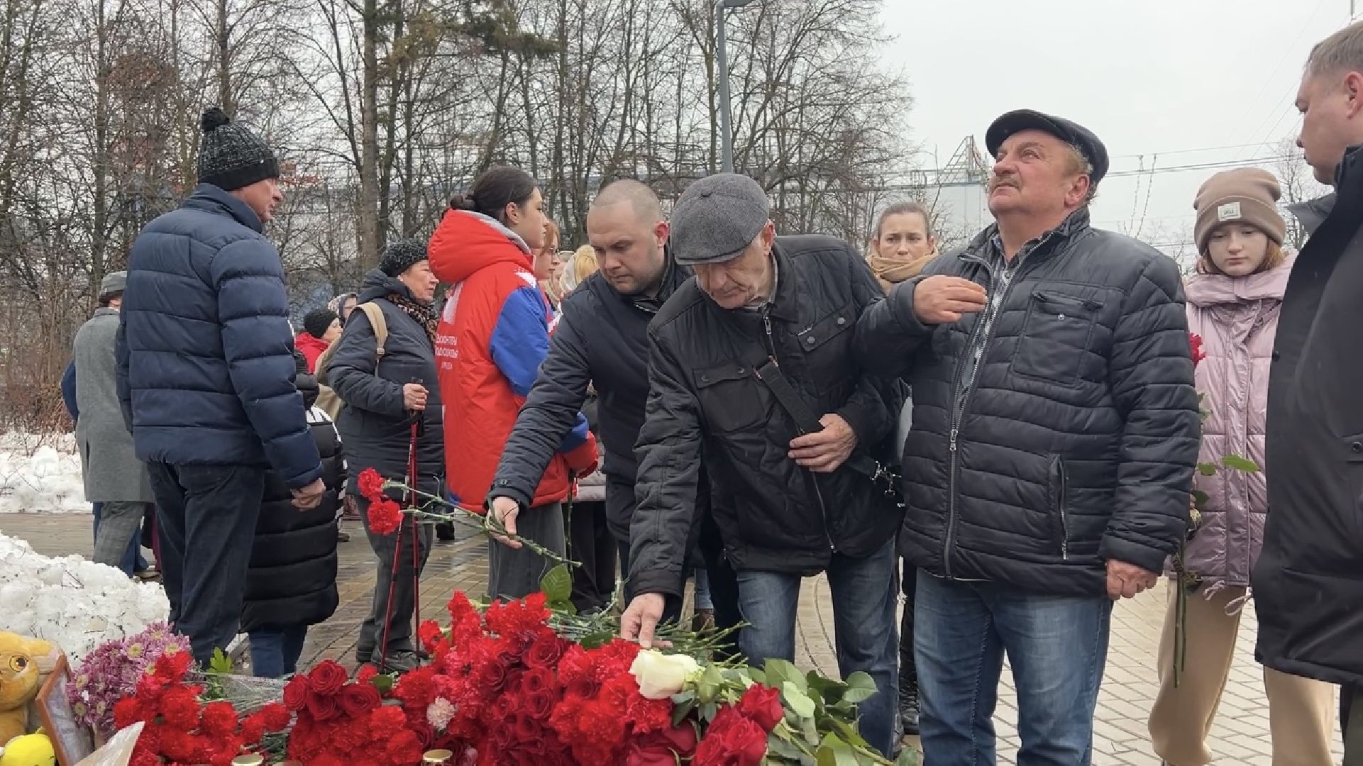 химки, крокус сити холл, стихийный мемориал, теракт,