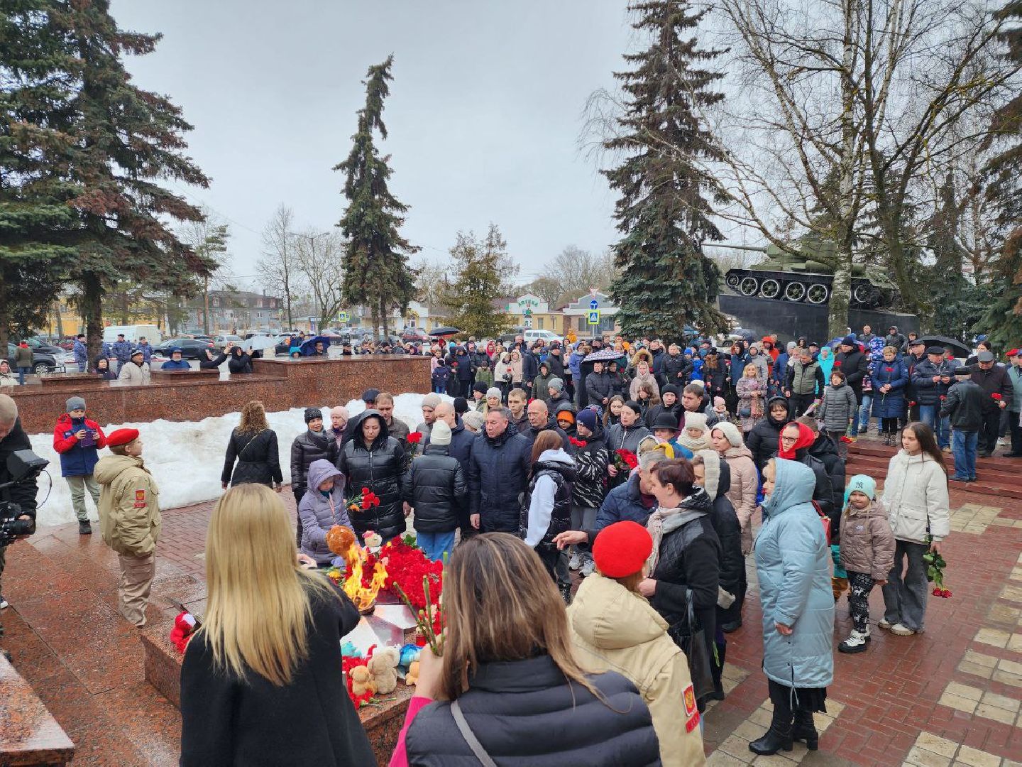 чехов, день траура, возложение цветов, минута молчания, жители,теракт,