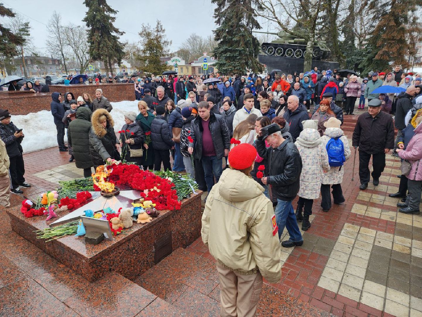 чехов, день траура, возложение цветов, минута молчания, жители,теракт,