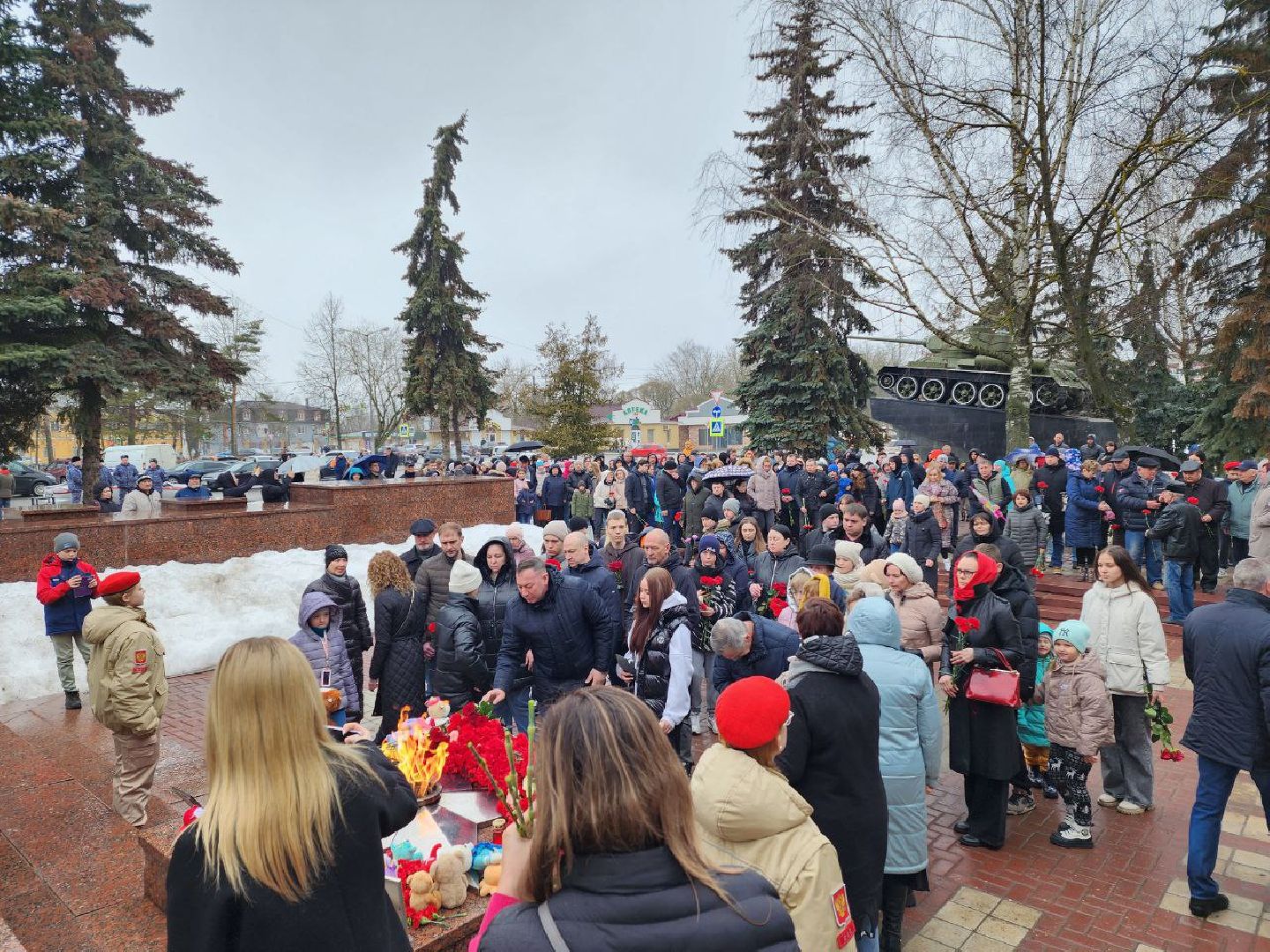 чехов, день траура, возложение цветов, минута молчания, жители,теракт,