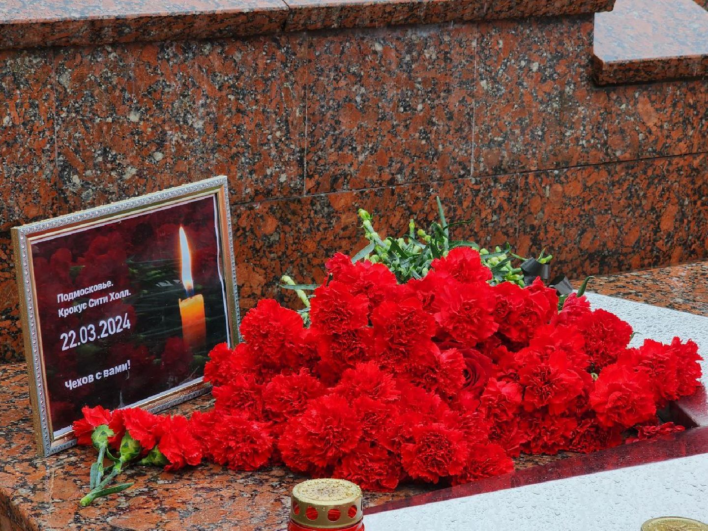 чехов, день траура, возложение цветов, минута молчания, жители,теракт,