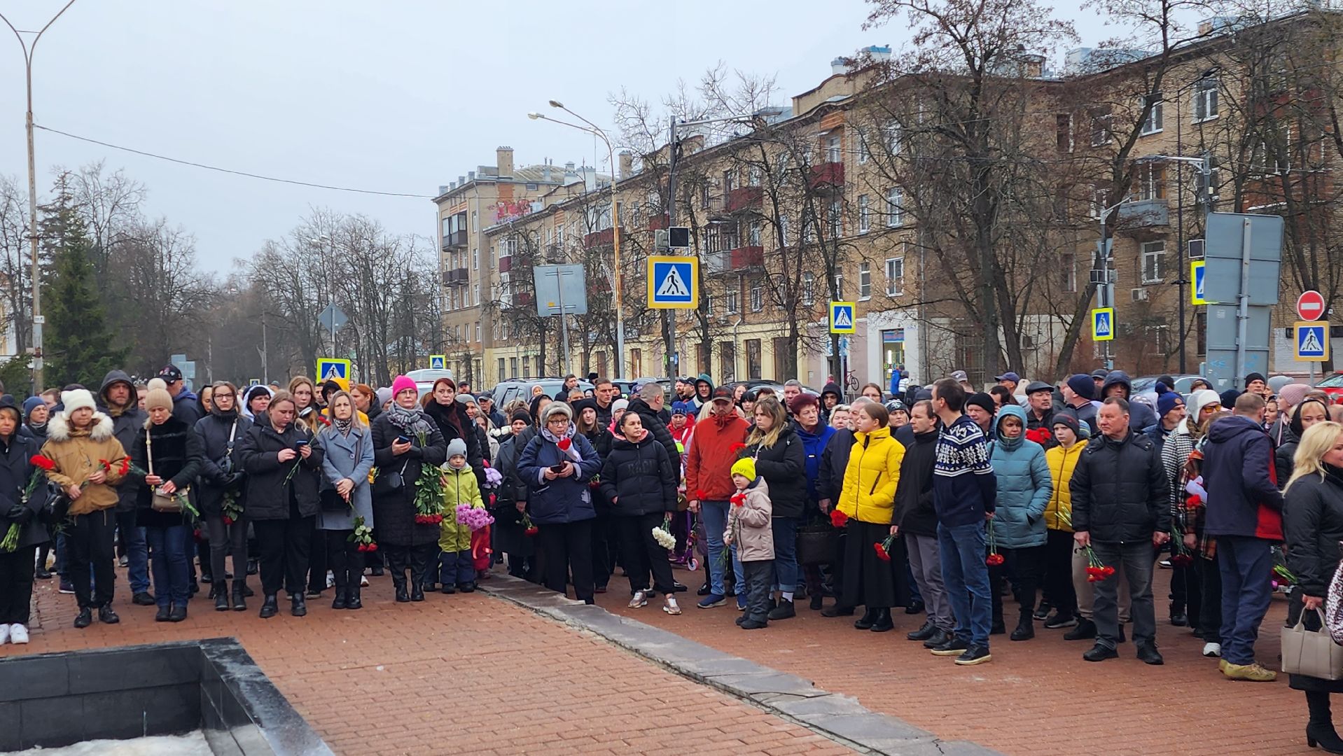 Вечный огонь, траурный митинг, возложение цветов, борис аубакиров, Дмитрий Денисов,благочинный,теракт,