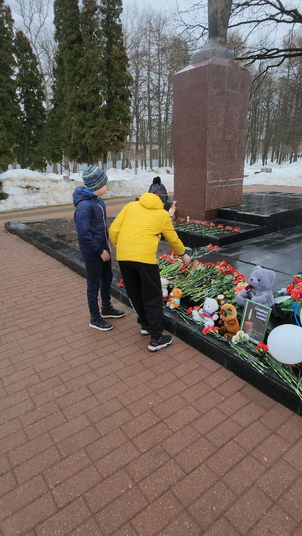 Вечный огонь, траурный митинг, возложение цветов, борис аубакиров, Дмитрий Денисов,благочинный,теракт,