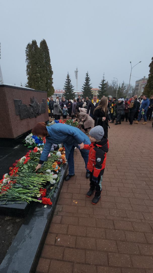 Вечный огонь, траурный митинг, возложение цветов, борис аубакиров, Дмитрий Денисов,благочинный,теракт,