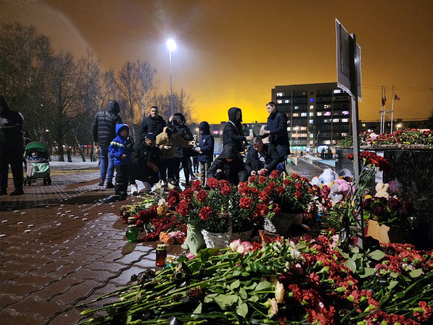 воскресенск, память погибших, крокус сити холл, стихийный мемориал,теракт,