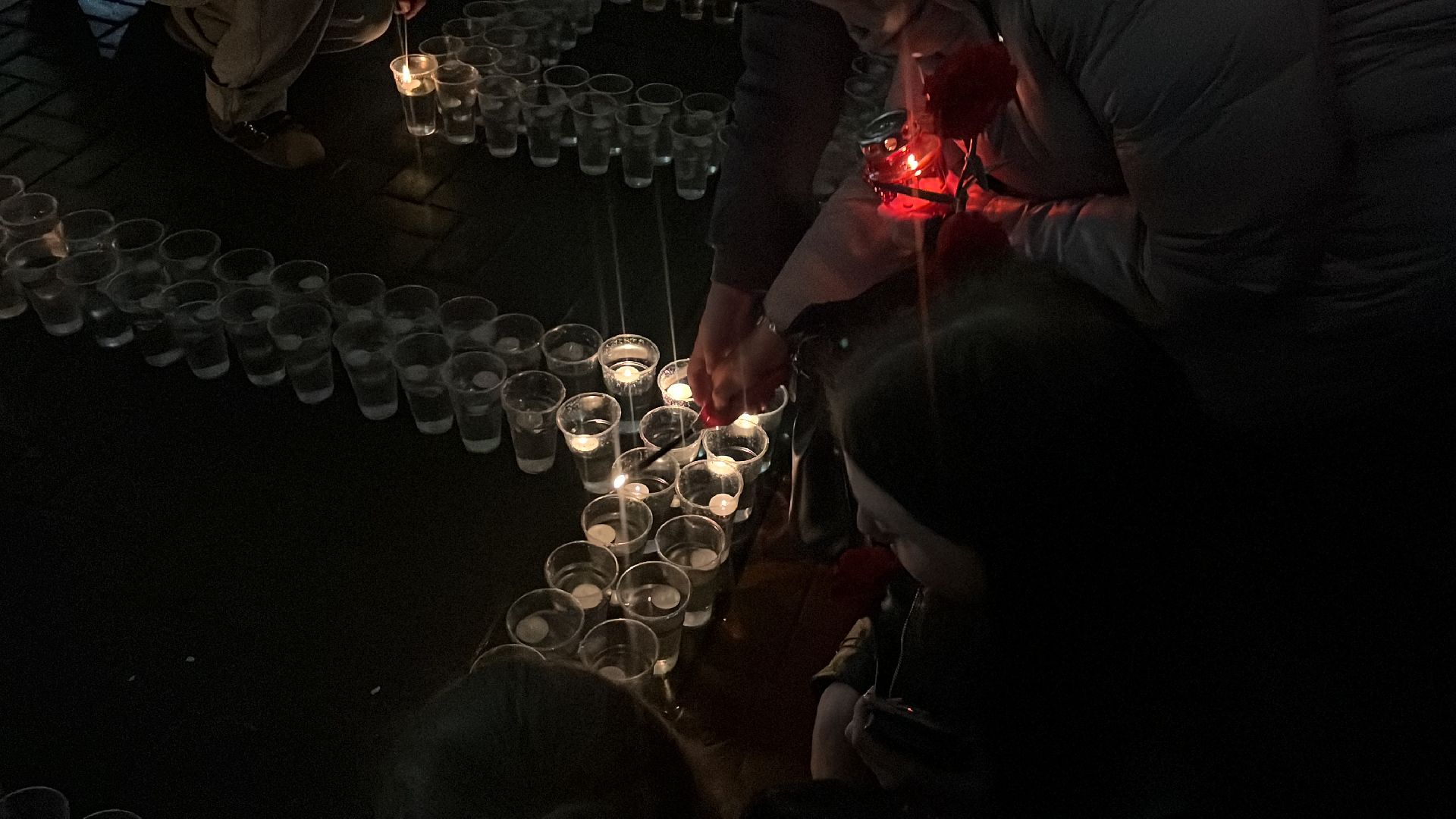 крокус сити холл, свеча памяти, мемориал, память погибших,теракт,