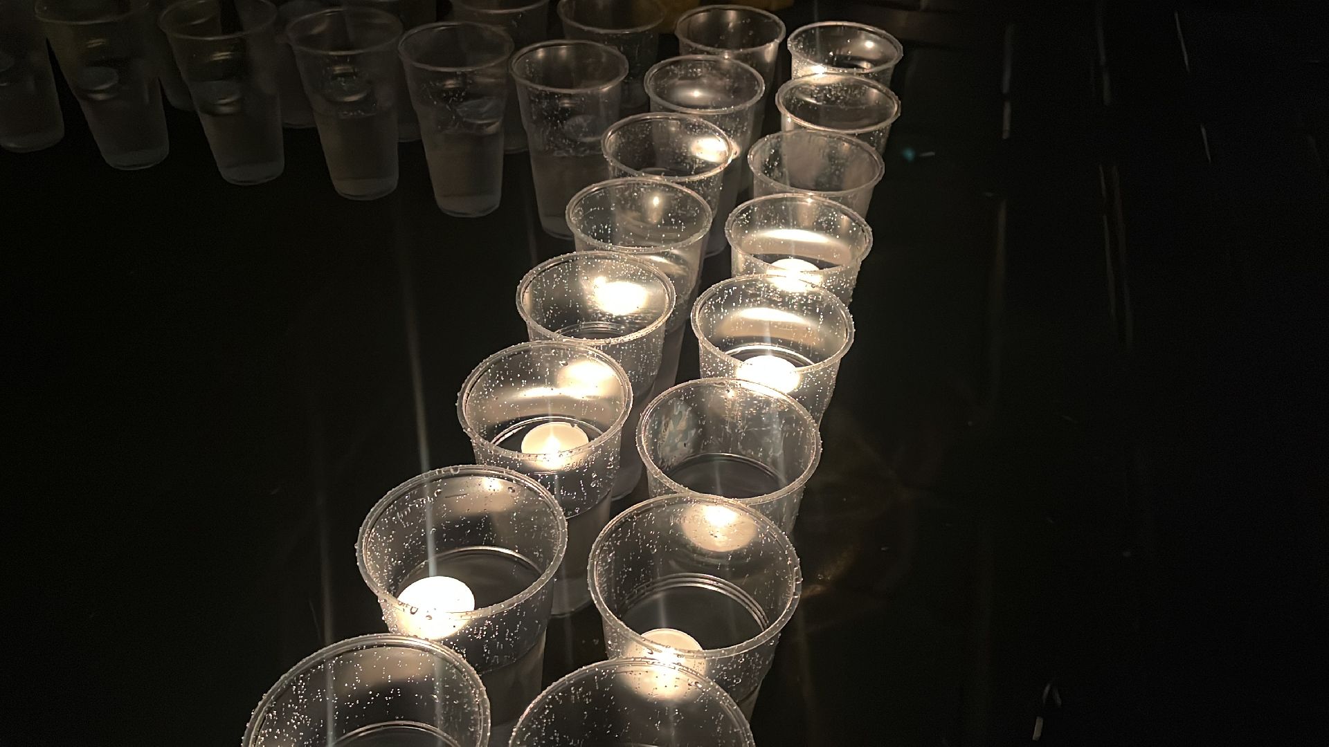 крокус сити холл, свеча памяти, мемориал, память погибших,теракт,