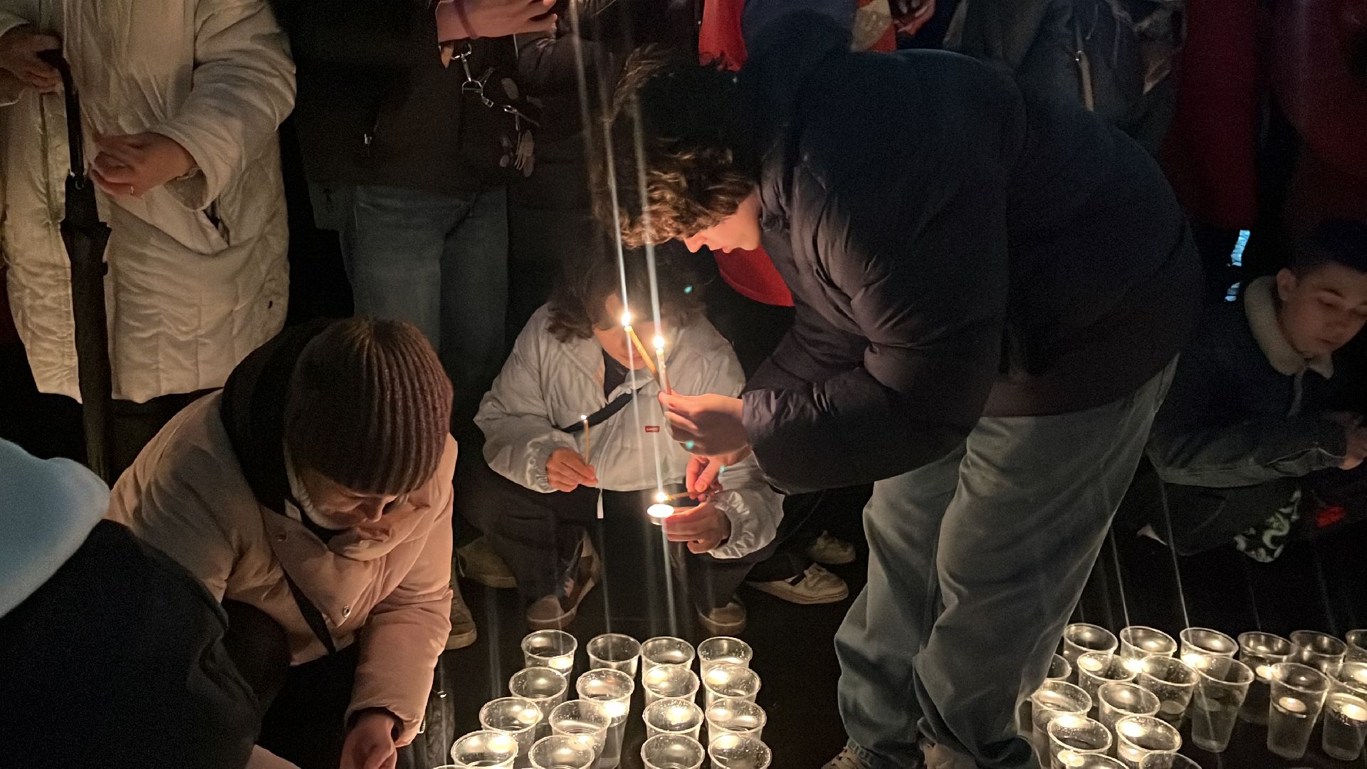 крокус сити холл, свеча памяти, мемориал, память погибших,теракт,