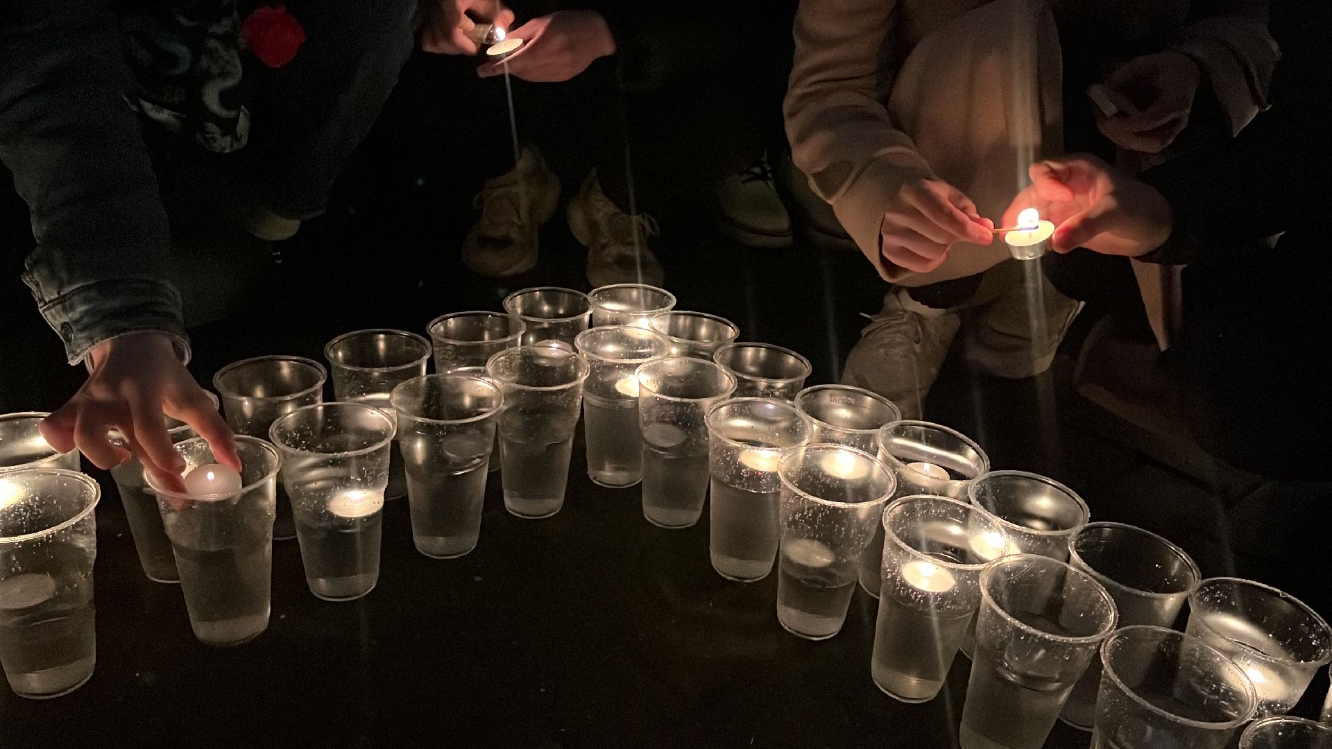 крокус сити холл, свеча памяти, мемориал, память погибших,теракт,