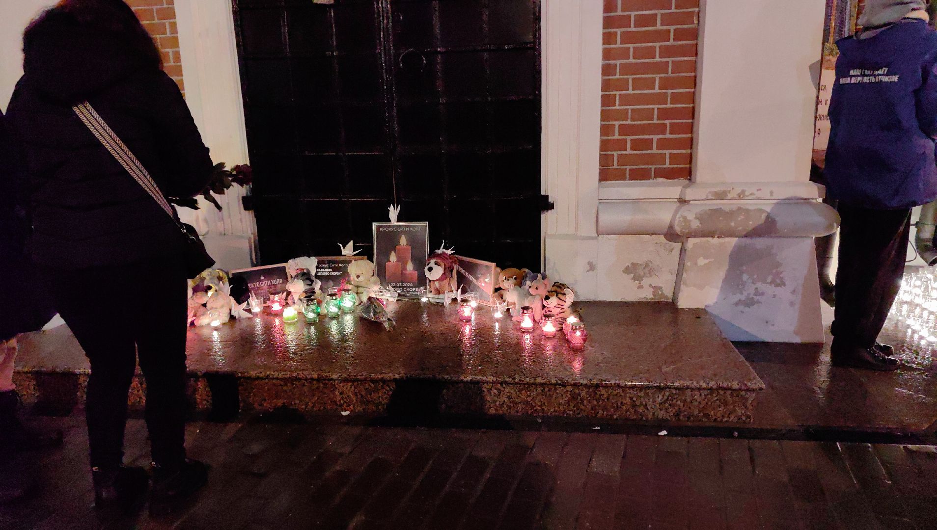 свеча памяти, возложение цветов, день траура и скорби по погибшим в красногрске, теракт,