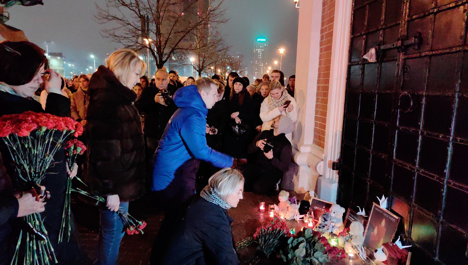 свеча памяти, возложение цветов, день траура и скорби по погибшим в красногрске, теракт,