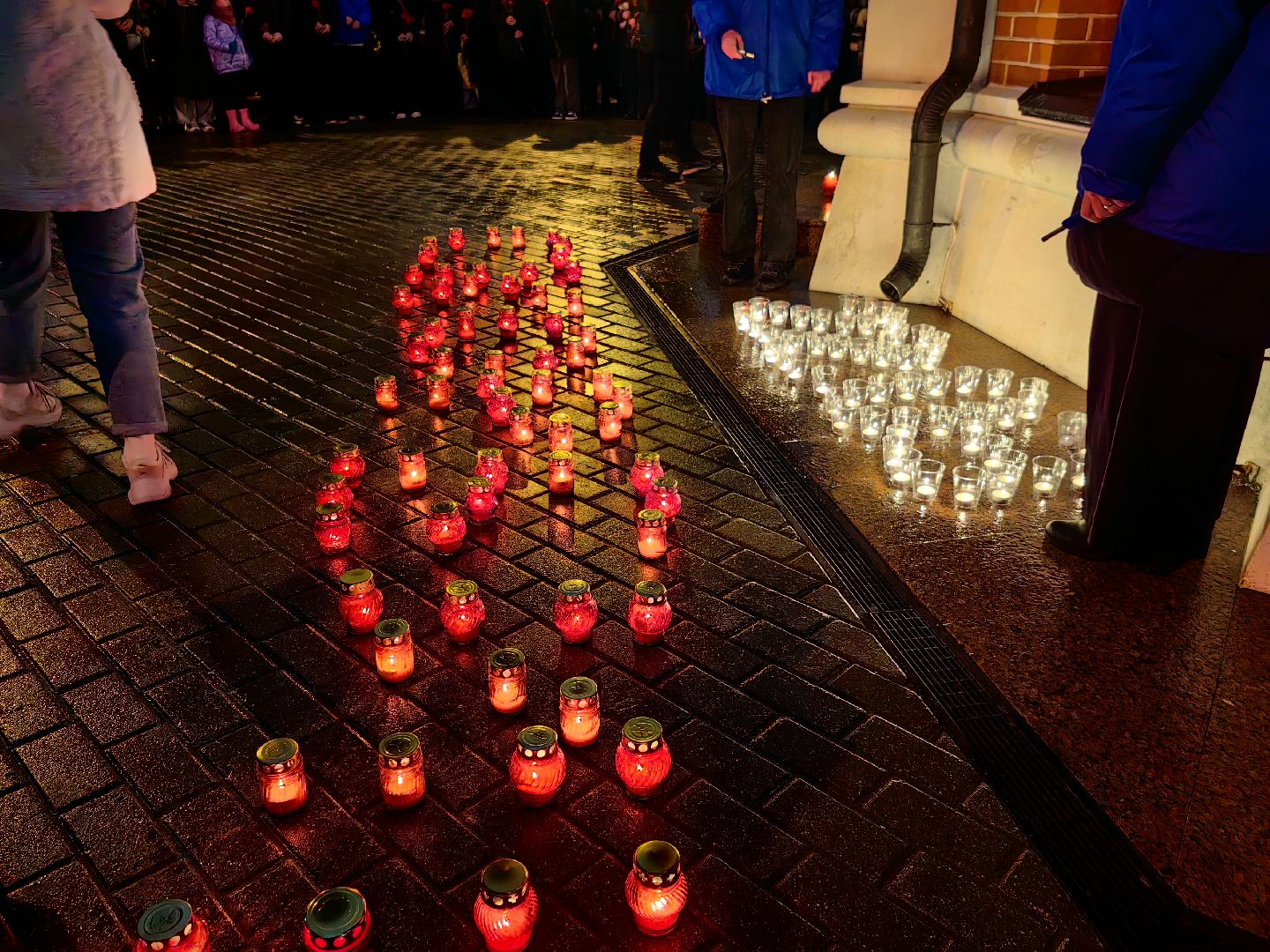 свеча памяти, возложение цветов, день траура и скорби по погибшим в красногрске, теракт,