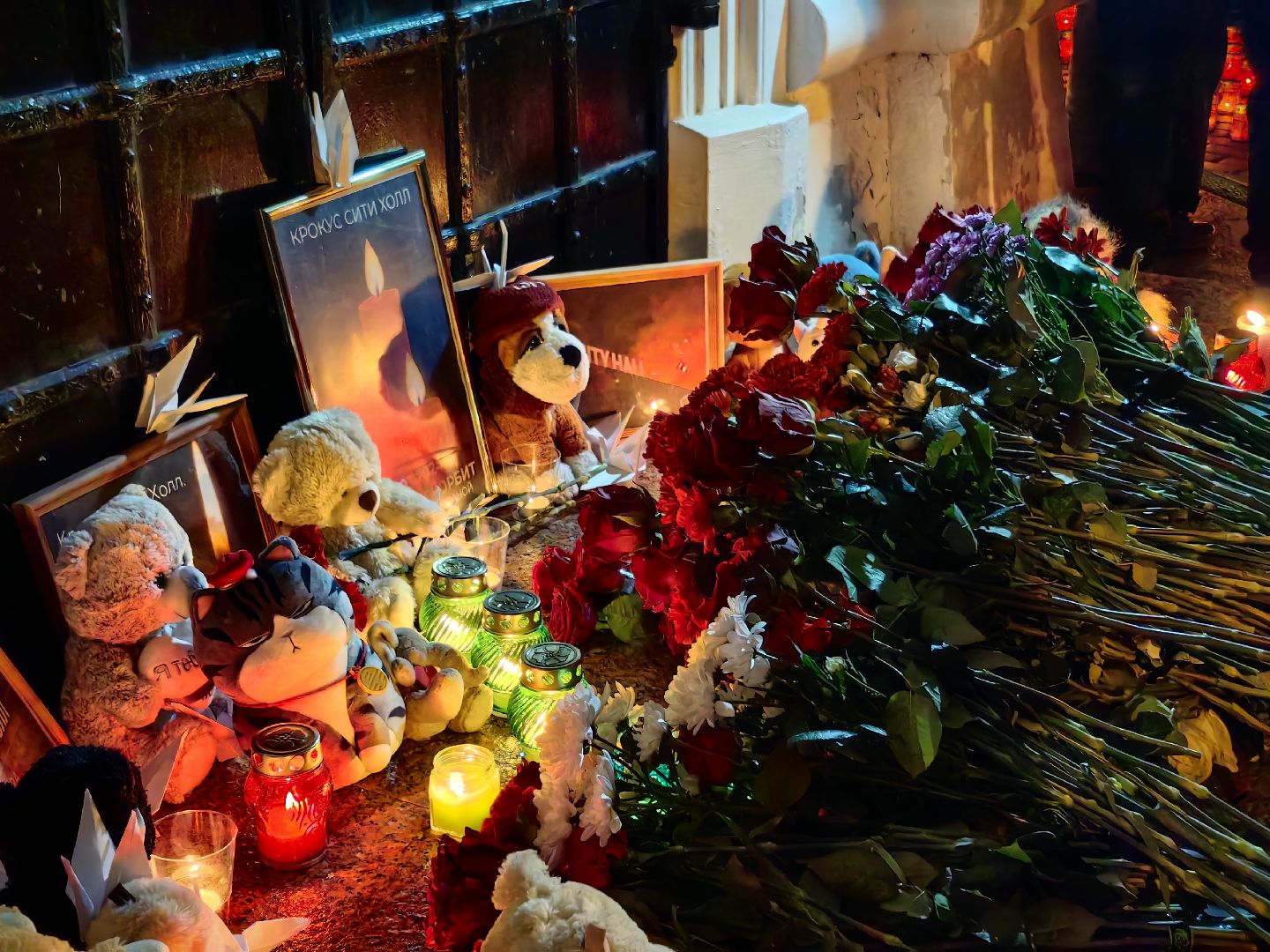свеча памяти, возложение цветов, день траура и скорби по погибшим в красногрске, теракт,