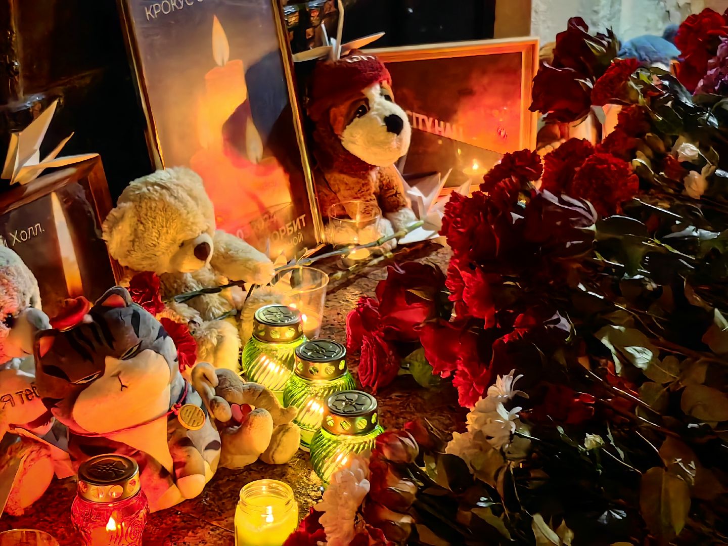 свеча памяти, возложение цветов, день траура и скорби по погибшим в красногрске, теракт,